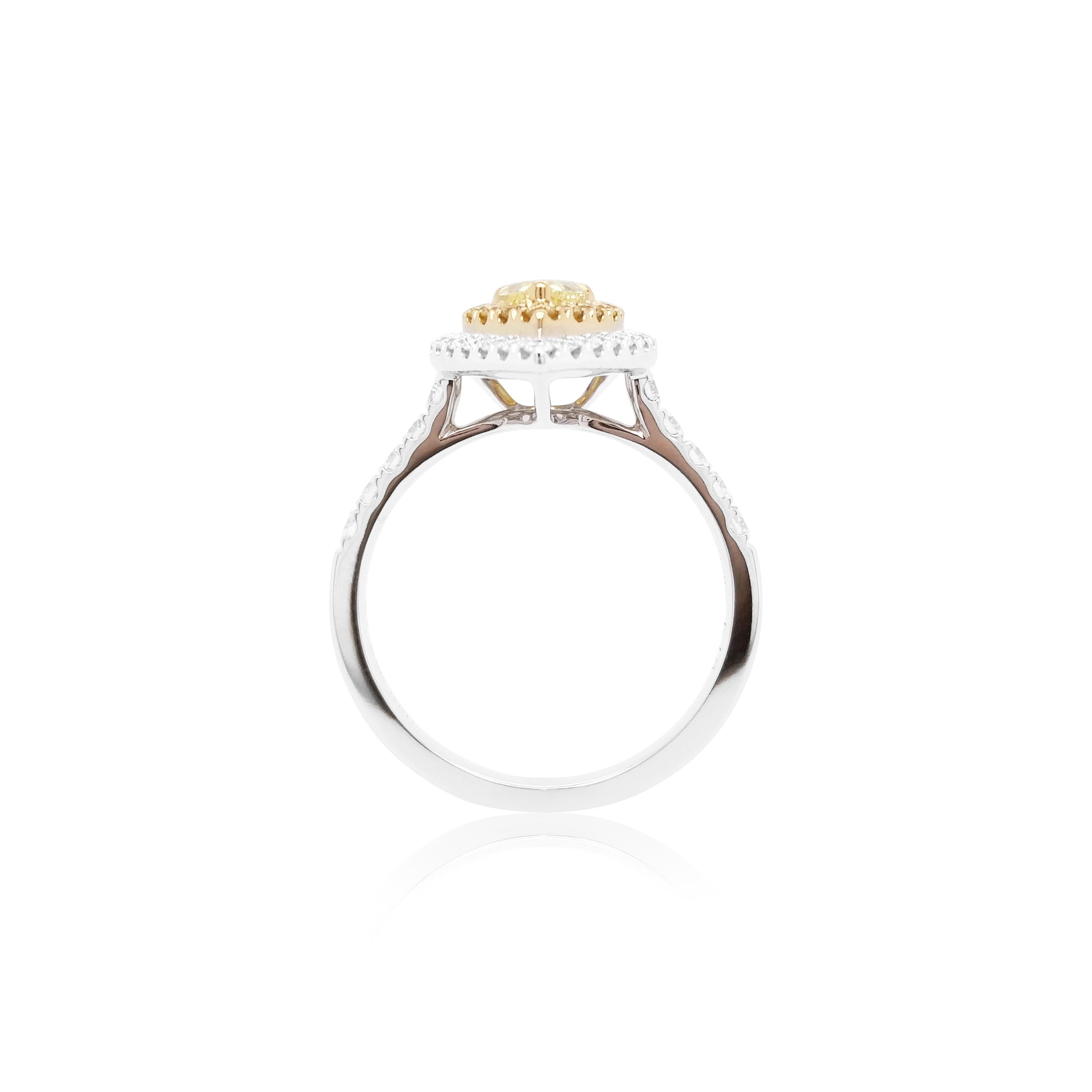 Art Déco GIA Certified PEar shape Yellow Diamond and White Diamond 18K Engagement Ring in vendita