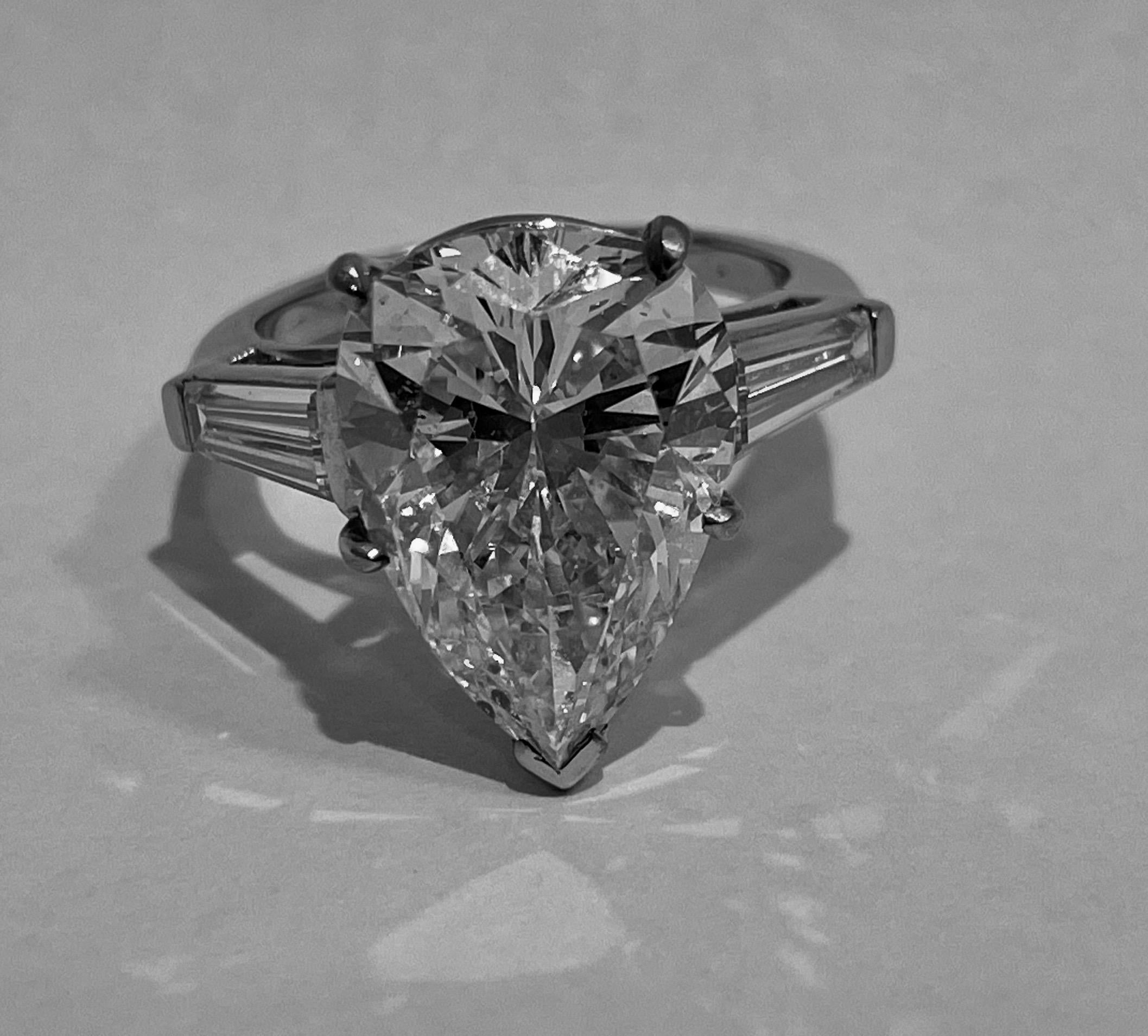 pear shaped diamond with tapered baguettes