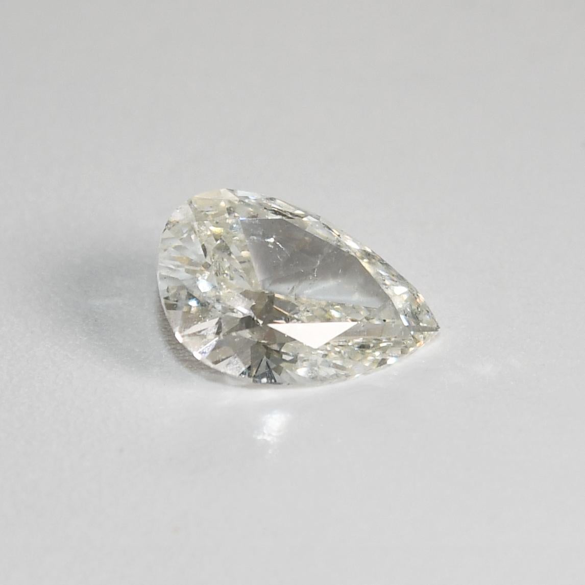 Diamante brillante a forma di pera da 2,07 carati.
Classificazione GIA: colore I, purezza I1, simmetria buona.
Il numero di rapporto GIA è 2231570124.
Il diamante ha una bella forma e ha una faccia brillante.
Viene fornito con un certificato di