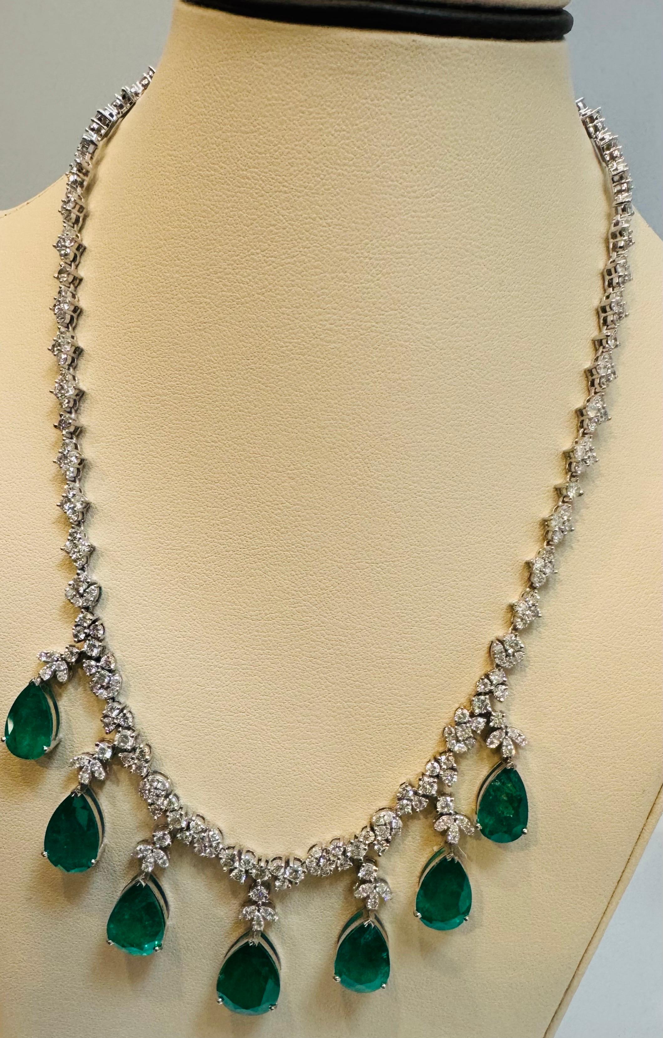  GIA-zertifizierte birnenförmige sambische Smaragd- und Diamant-Braut-Tropfen-Halskette 14 Kt  Gold im Angebot 6