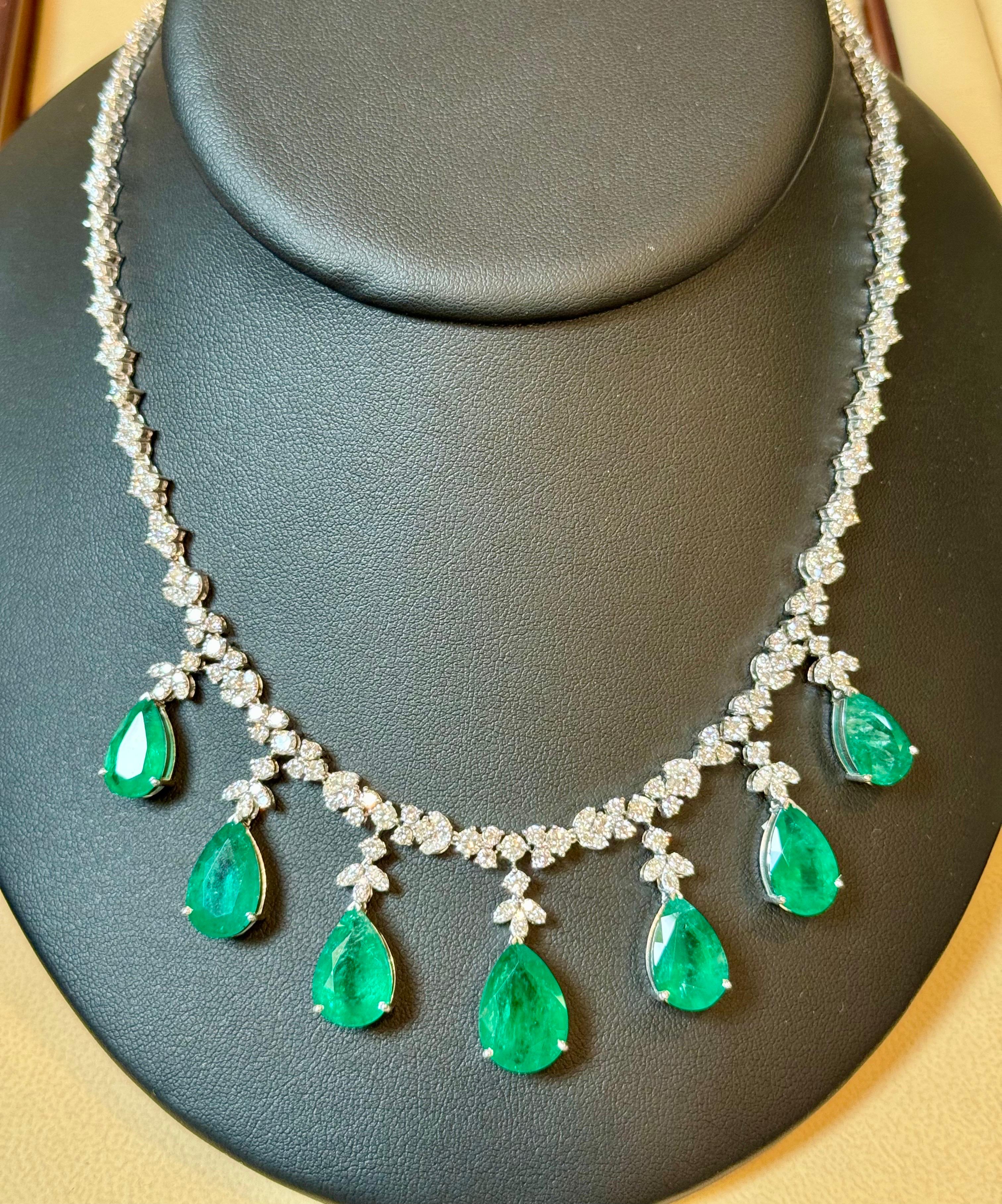  GIA-zertifizierte birnenförmige sambische Smaragd- und Diamant-Braut-Tropfen-Halskette 14 Kt  Gold (Tropfenschliff) im Angebot
