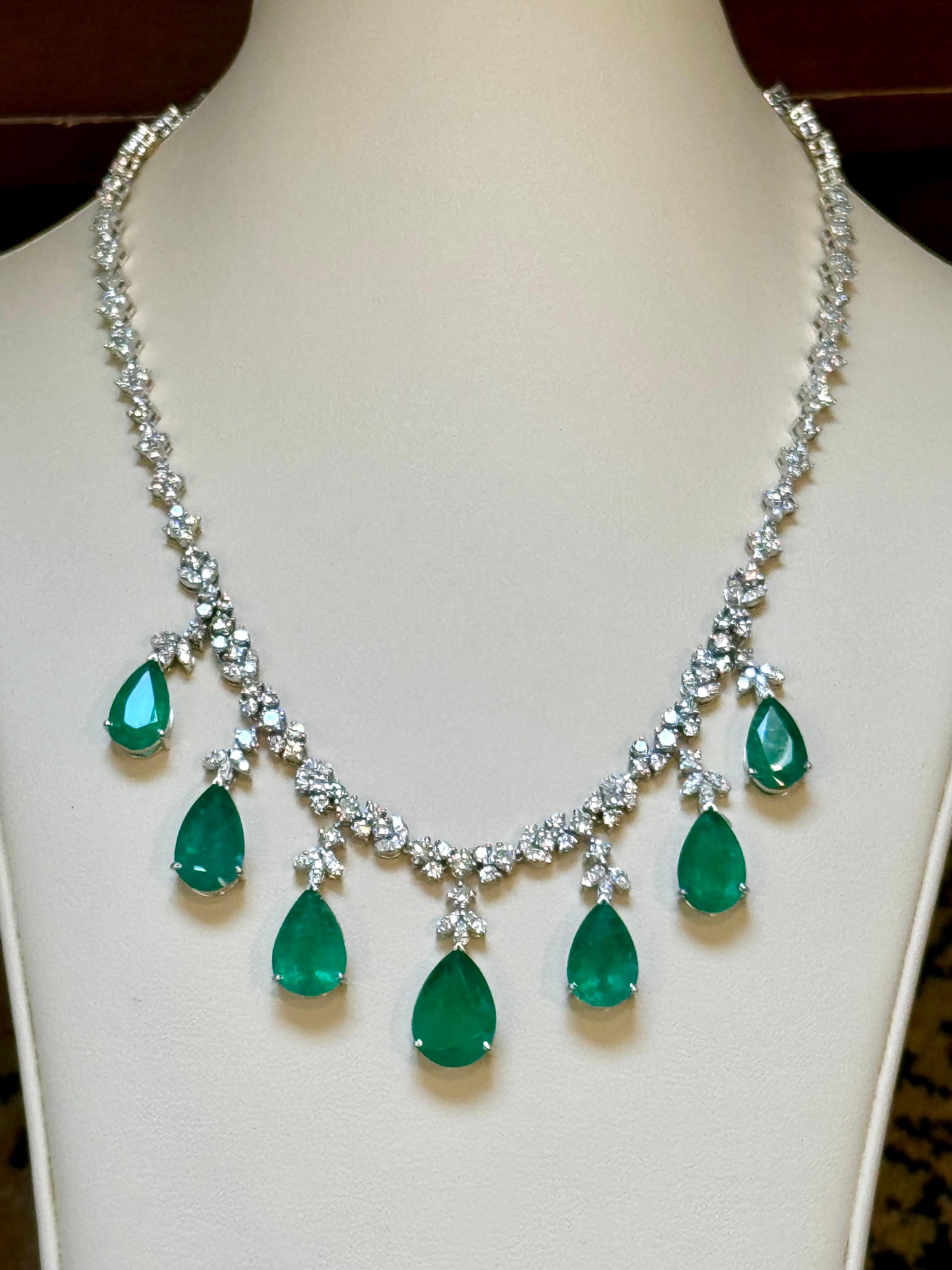  GIA-zertifizierte birnenförmige sambische Smaragd- und Diamant-Braut-Tropfen-Halskette 14 Kt  Gold Damen im Angebot