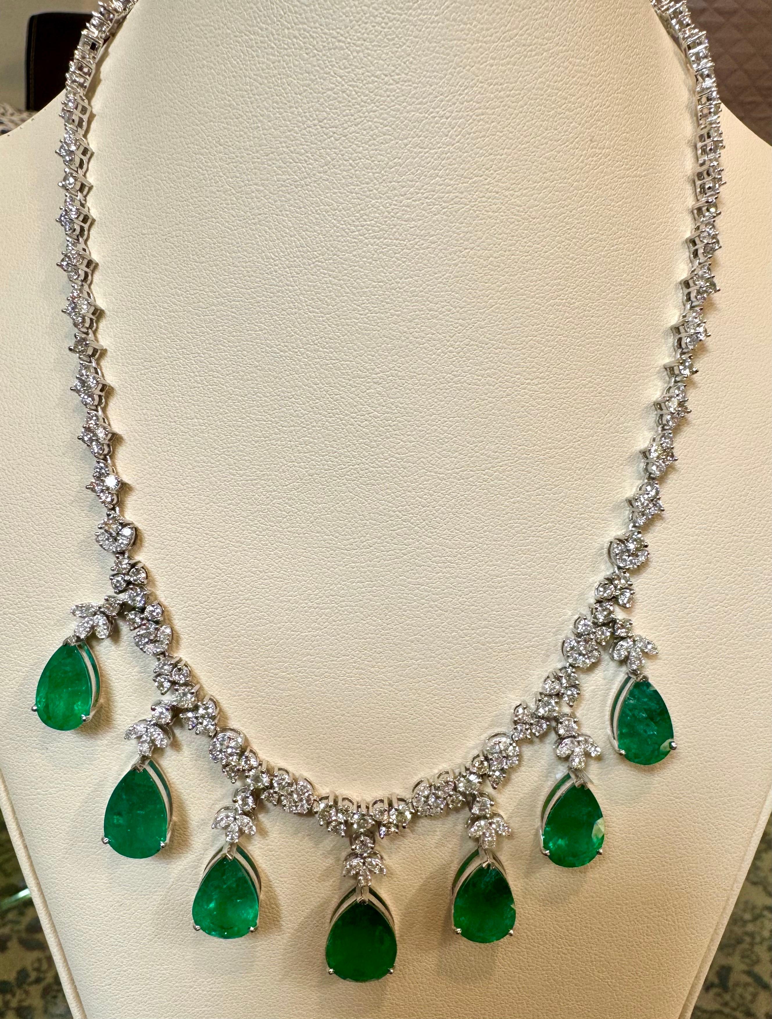  GIA Certified Pear Zambian Emerald & Diamond Bridal Drop Necklace 14 Kt  Or en vente 1