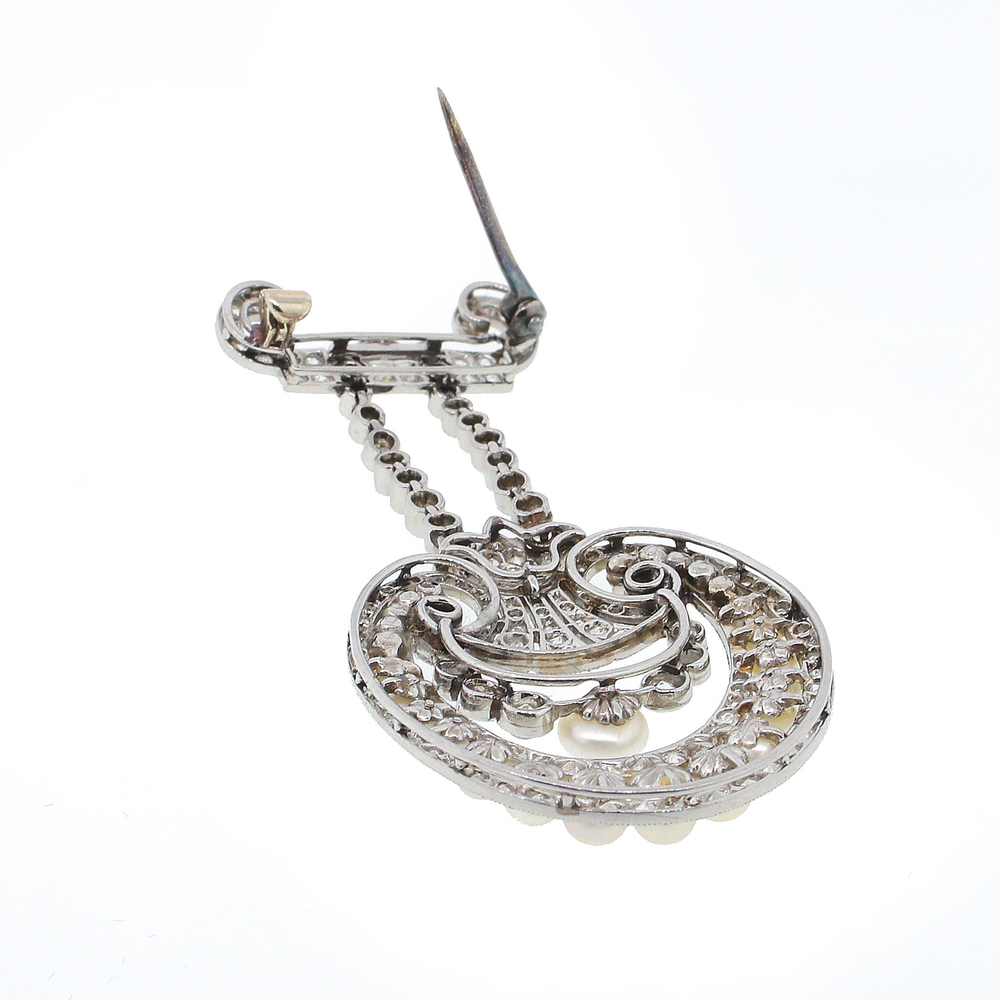GIA Certified Natural Pearl and Diamond Platinum Brooch In Excellent Condition For Sale In New York, NY