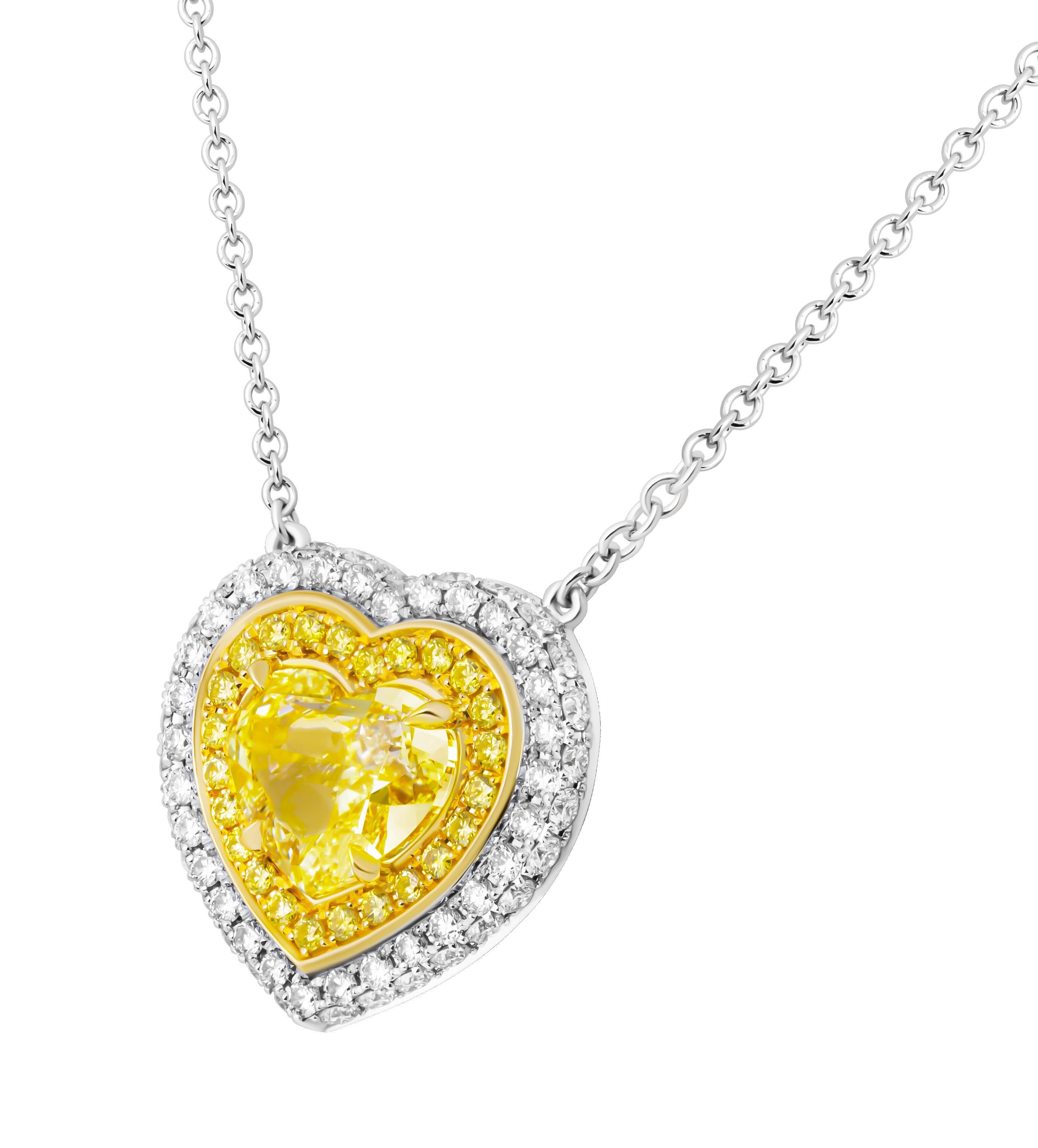 Pendentif certifié GIA avec 3.51ct jaune clair en forme de coeur
En platine et or jaune 18 carats
Pierre centrale : 3,51ct Fancy Light Yellow VS1 Heart Shape Diamond GIA#1449447207
Chaîne de 16
