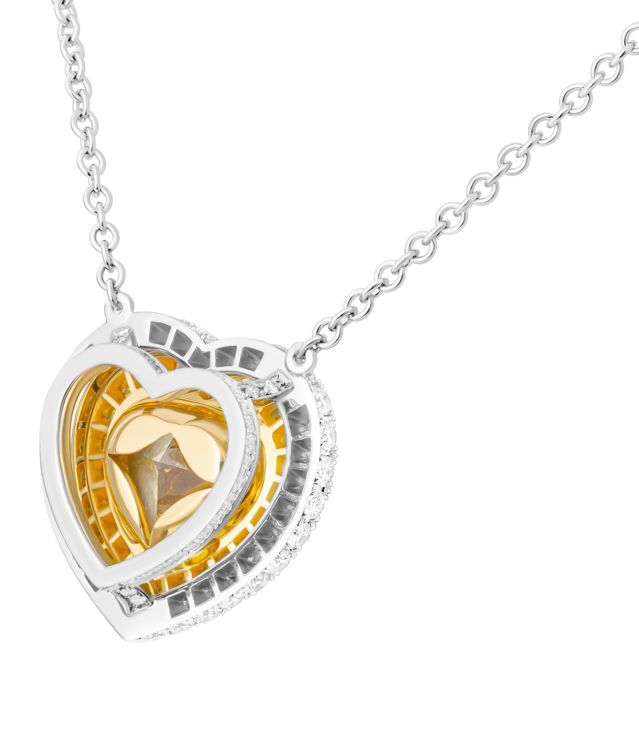Moderne Pendentif certifié GIA avec 3.51ct jaune clair en forme de coeur en vente