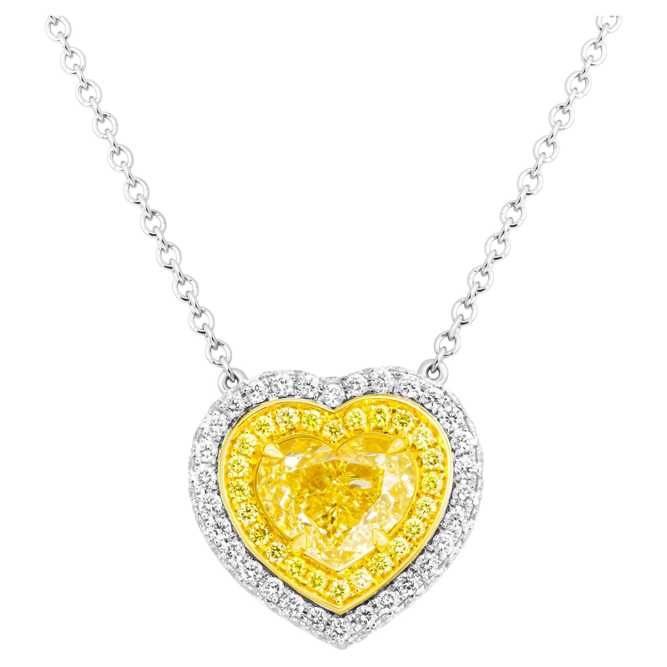 Ciondolo certificato GIA con forma di cuore giallo chiaro 3,51 ct.