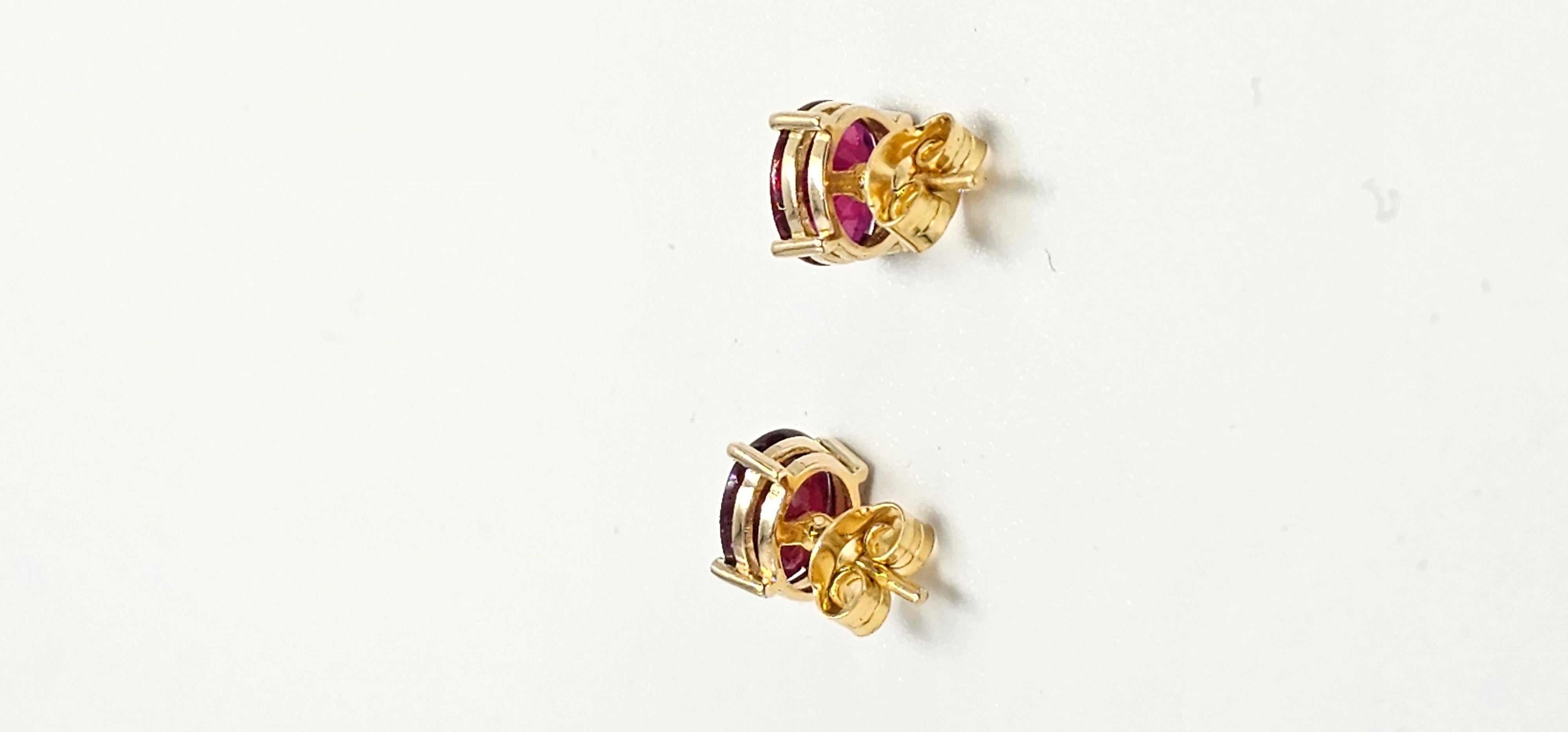 Modern GIA certified Pigeon blood Red  Color 3 carats Ruby  Earring in 18K  Yellow Gold For Sale