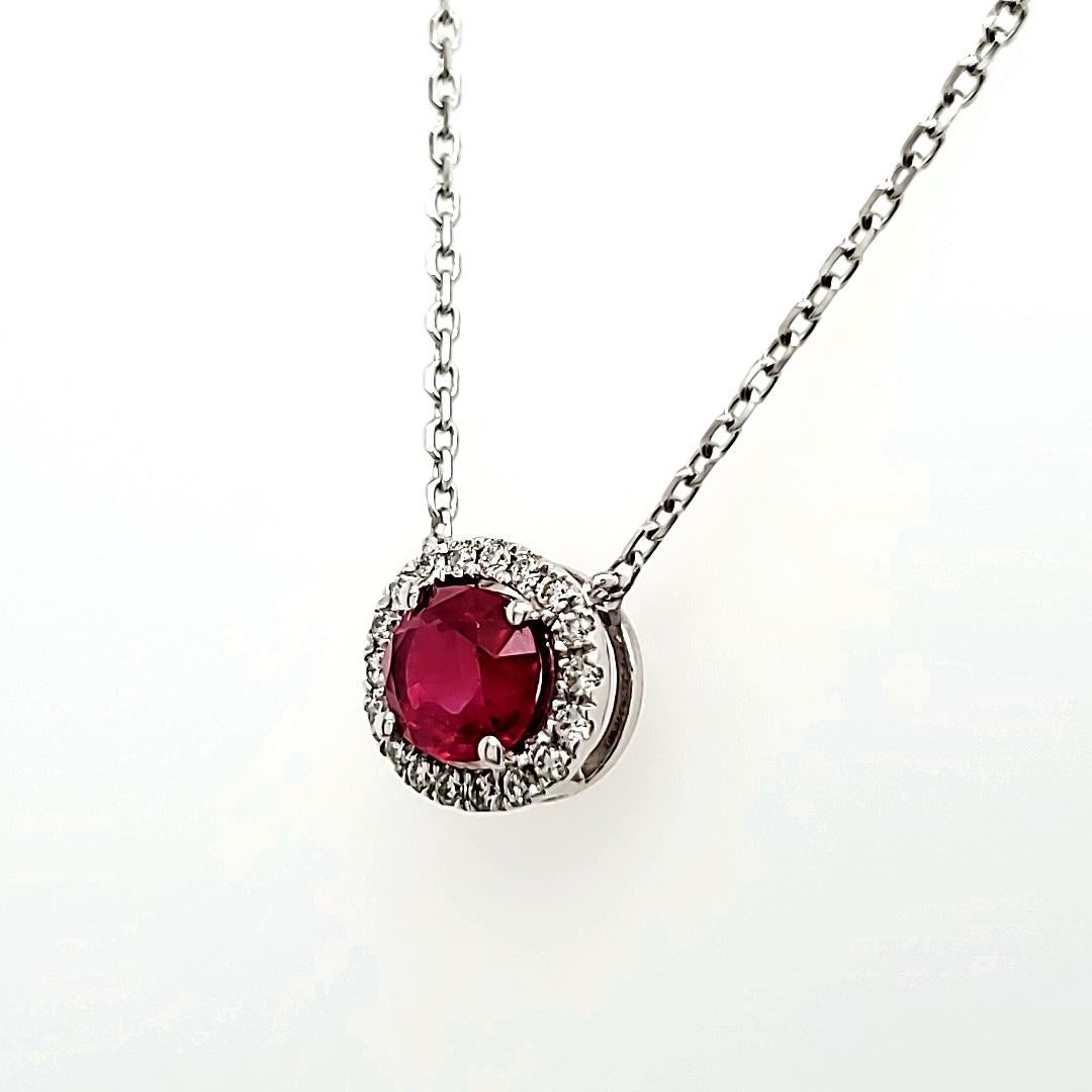 Contemporary GIA-Certified Pigeon’s Blood Ruby Cts 0.83 and Round Diamond Necklace  For Sale
