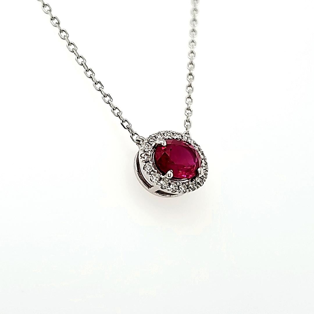 GIA-Certified Pigeon’s Blood Ruby Cts 0.83 and Round Diamond Necklace  In New Condition For Sale In Hong Kong, HK