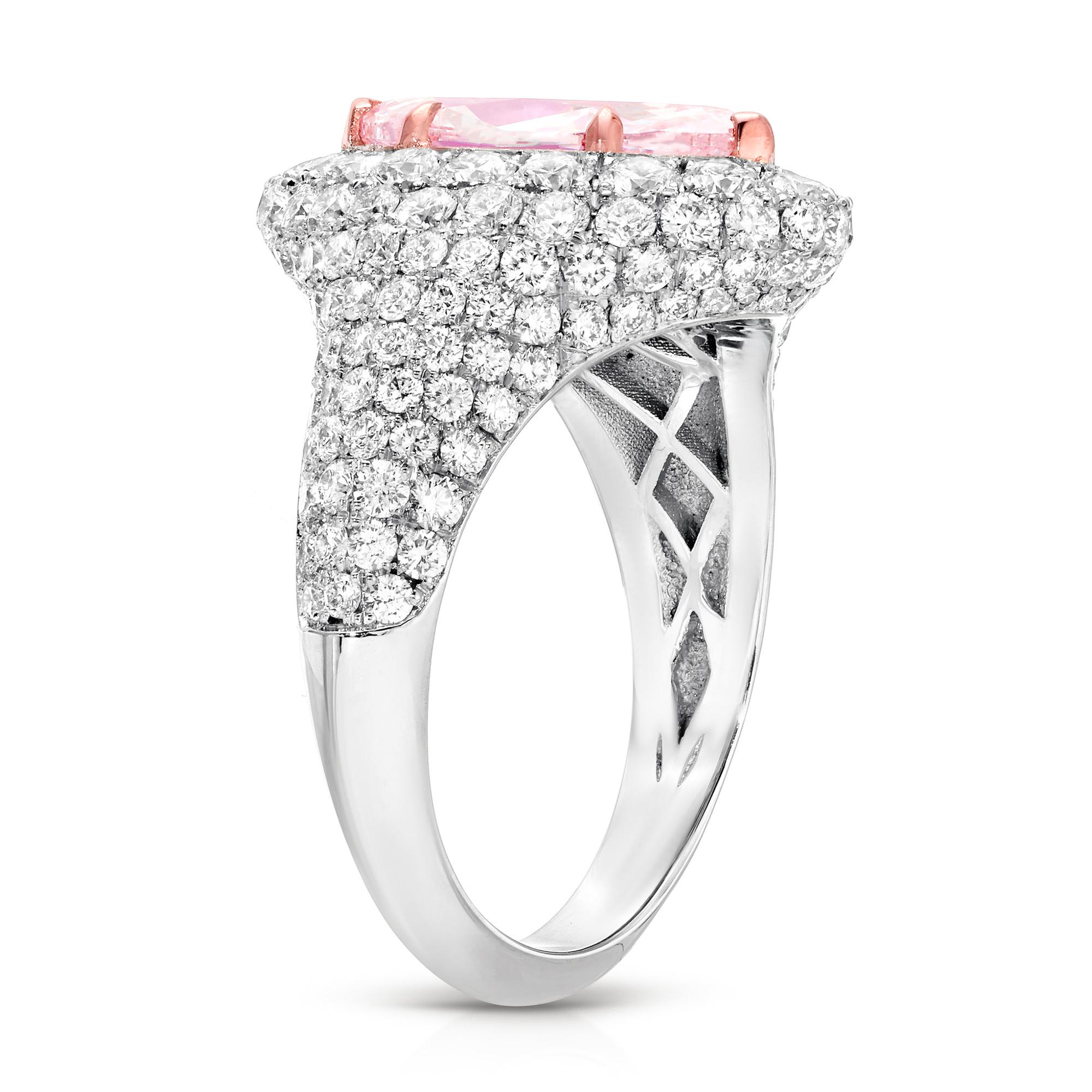 Taille Marquise GIA Certified Pink Diamond Cocktail Ring Diamond Halo 3.8 Carats Total 18K Gold en vente