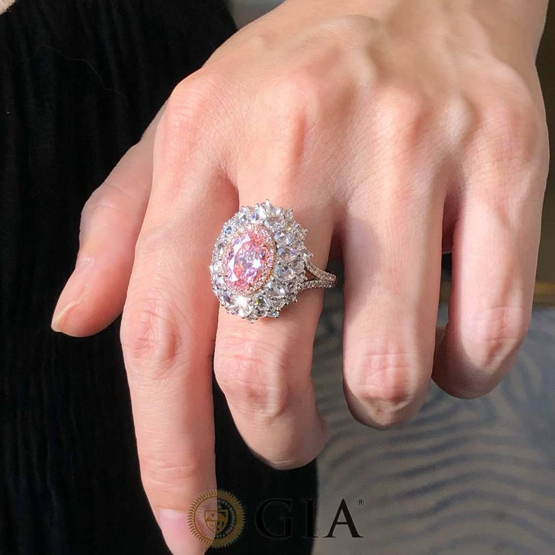En vente :  Bague de fiançailles cocktail en diamant rose certifié GIA - Eze Jewelry 2