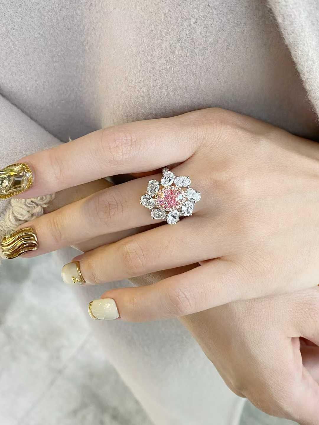 Certificato GIA  Anello con diamante rosa a raggiera in oro bianco e rosa 18 carati in vendita 7