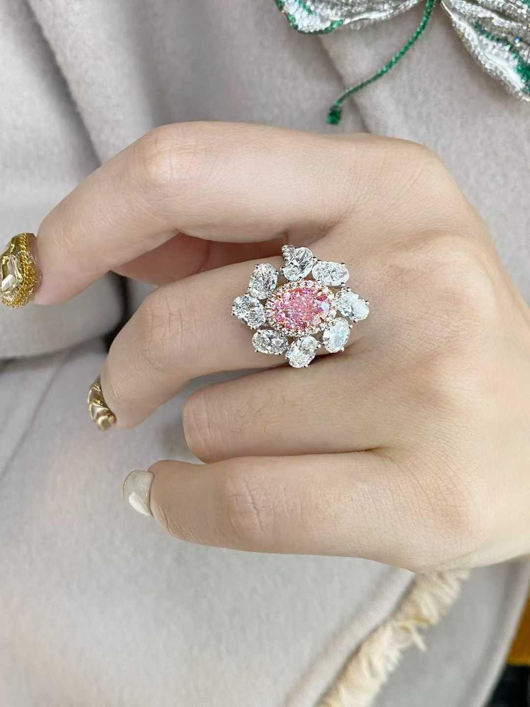 Certificato GIA  Anello con diamante rosa a raggiera in oro bianco e rosa 18 carati In condizioni Nuovo in vendita a Bucharest, Romania