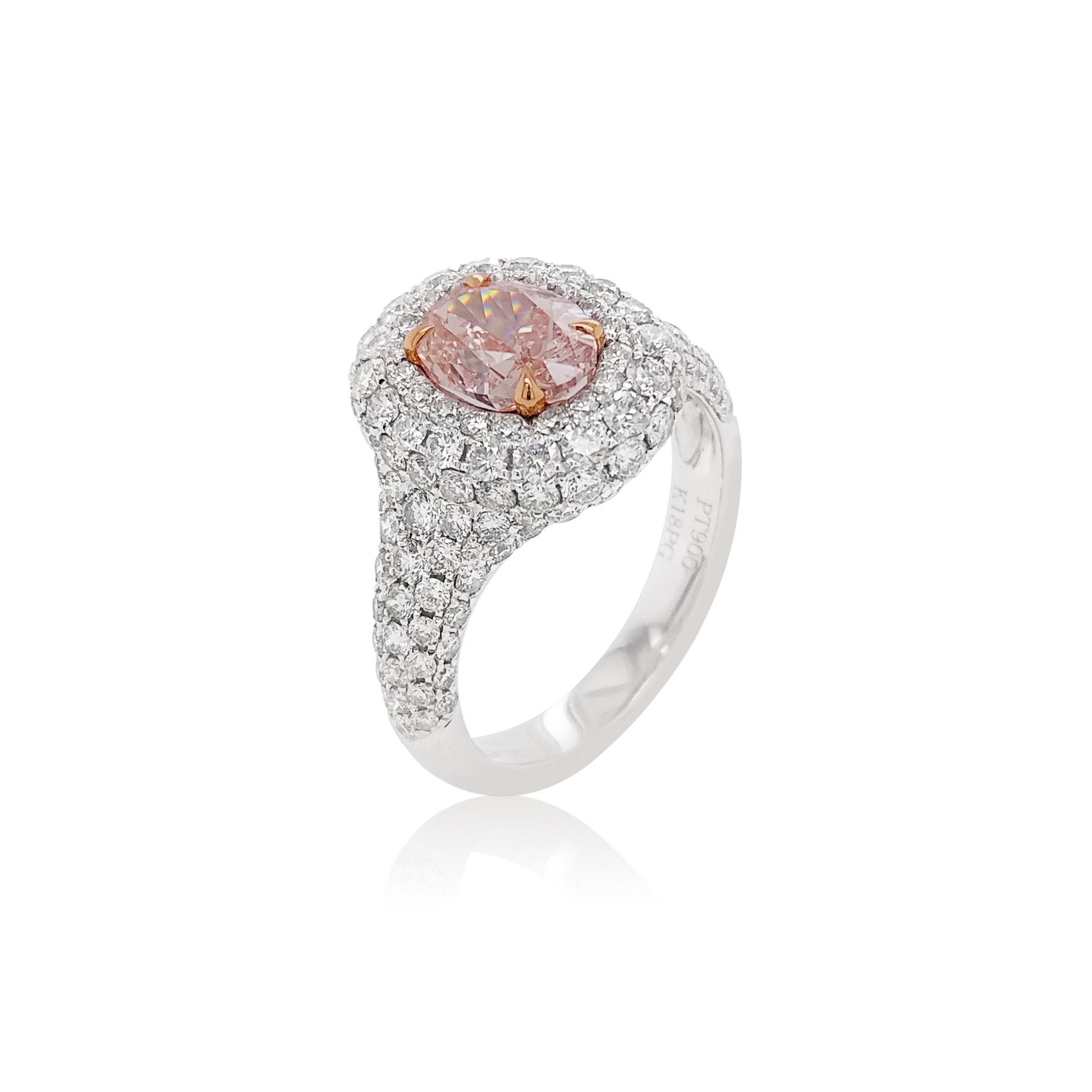 Taille ovale Bague solitaire en platine avec diamant rose certifié GIA en vente