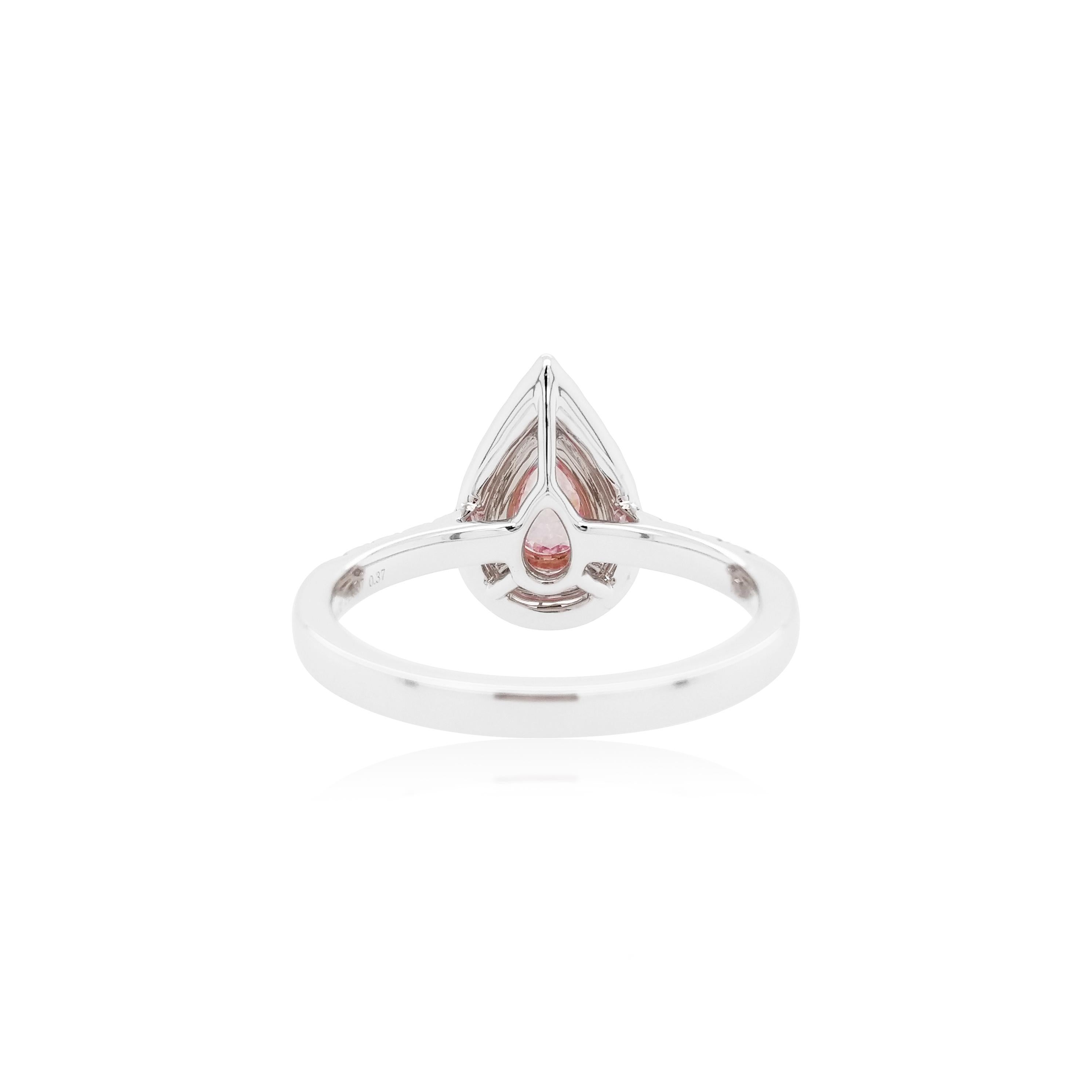 Contemporain Bague en or 18 carats certifiée GIA, diamant rose en forme de poire et diamant blanc en vente
