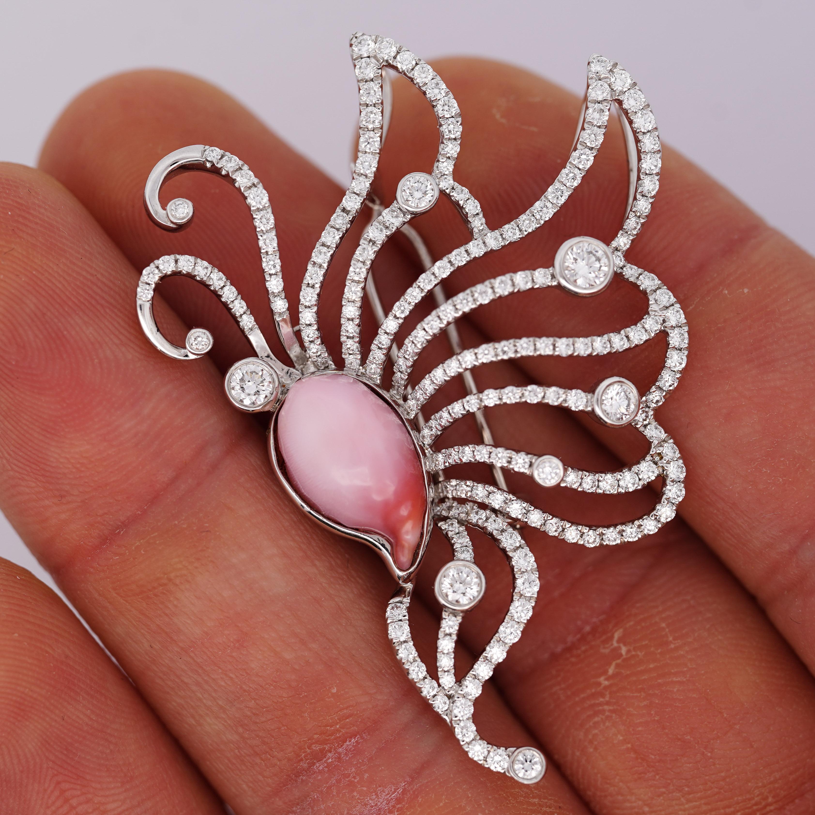 Broche en platine avec perle de conque d'eau salée naturelle - Certifiée GIA avec diamants

Broche en perle de conque d'eau salée naturelle certifiée GIA, sertie en platine PT950 de diamants ronds de taille brillant d'un poids total de 1,77 carats.