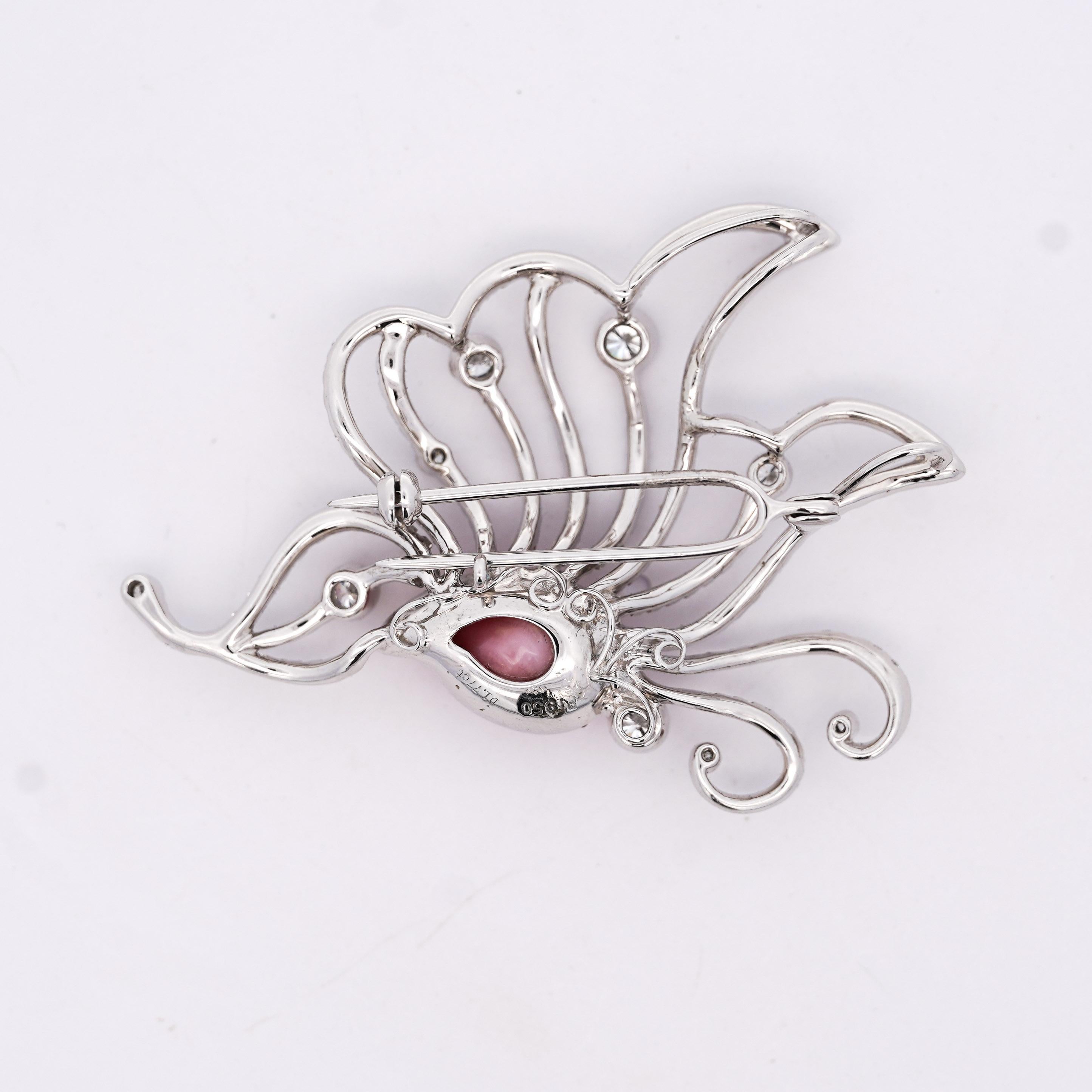 Moderne Broche en platine certifiée GIA, perle de conque rose naturelle et diamant en vente