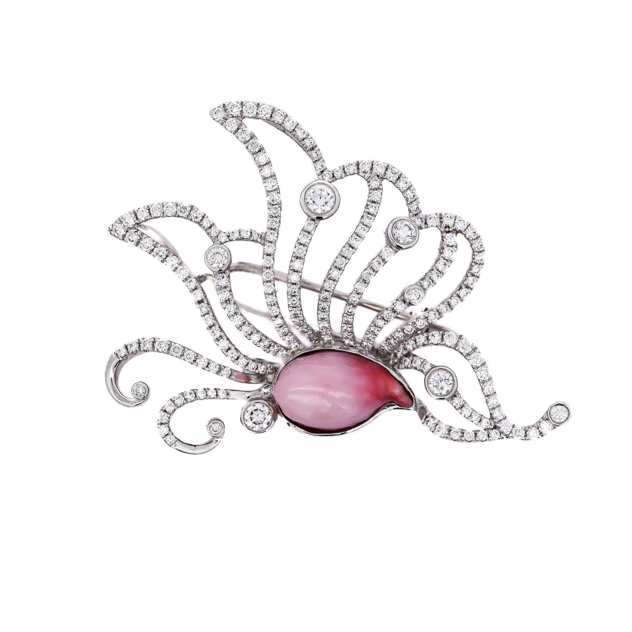 Broche en platine certifiée GIA, perle de conque rose naturelle et diamant Excellent état - En vente à Miami, FL