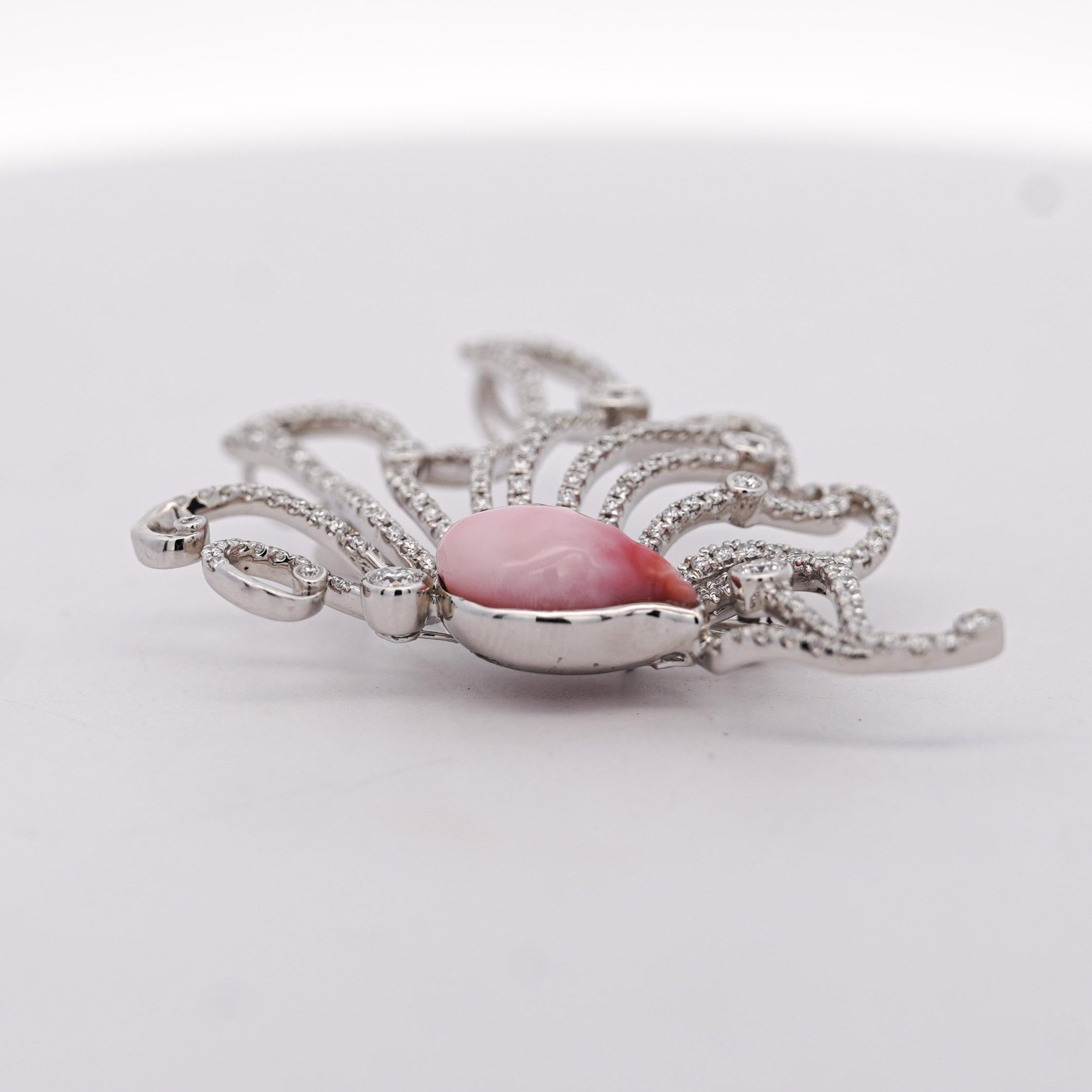 Broche en platine certifiée GIA, perle de conque rose naturelle et diamant Pour femmes en vente