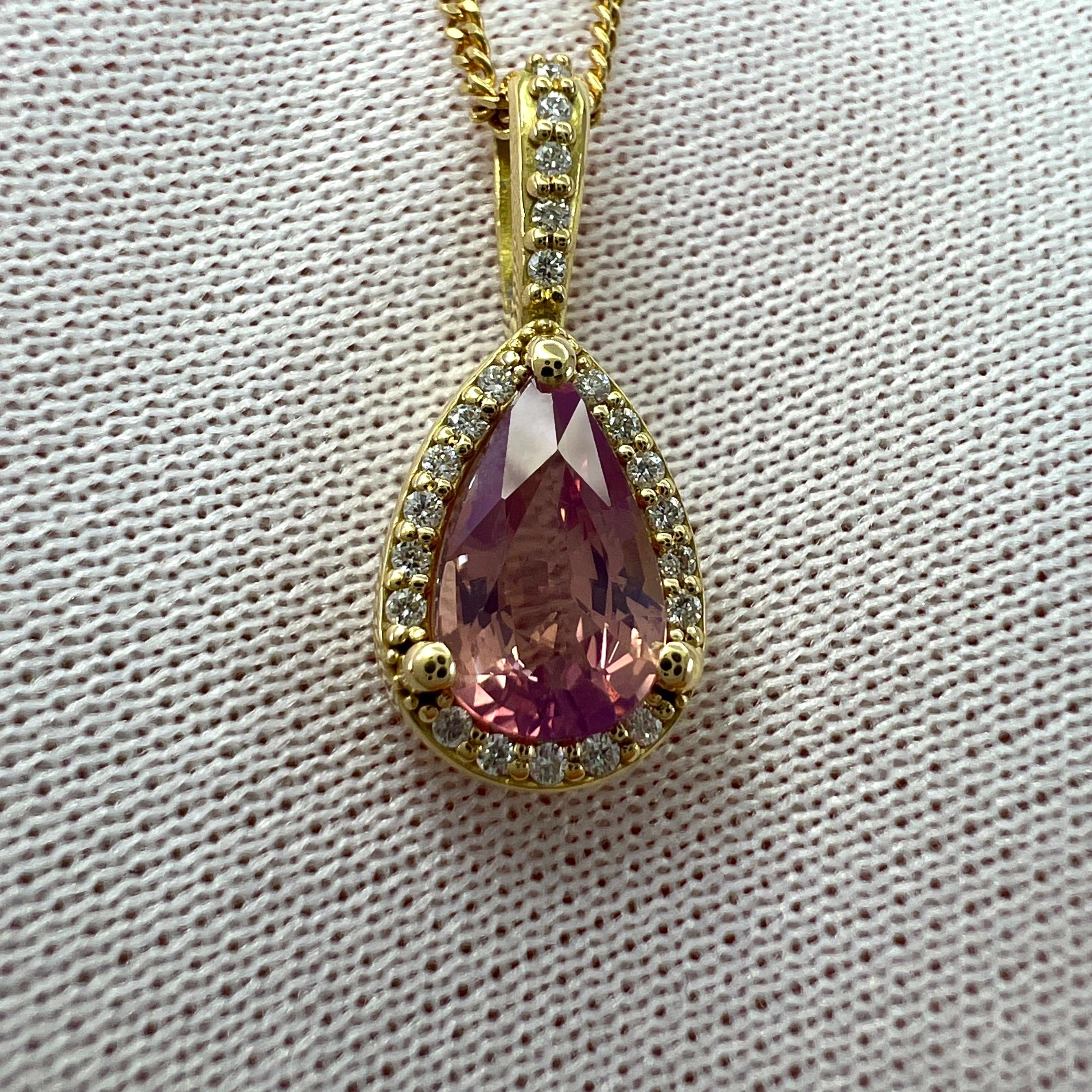 GIA Certified Pink Orange Padparadscha Sapphire & Diamond 18k Gold Halo Pendant In New Condition For Sale In Birmingham, GB
