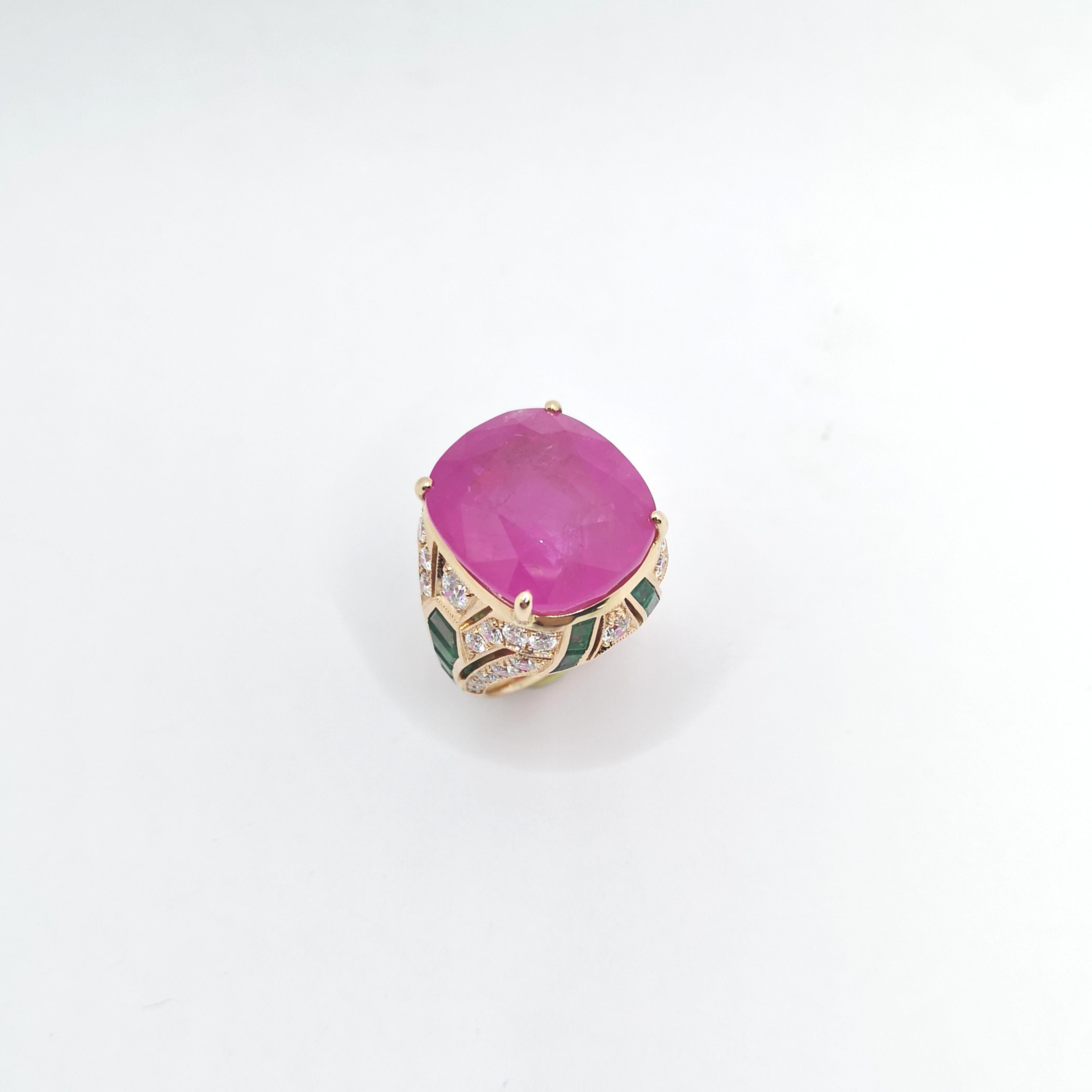 Bague en or rose 18 carats certifiée GIA et ornée de saphirs roses, d'émeraudes et de diamants en vente 6
