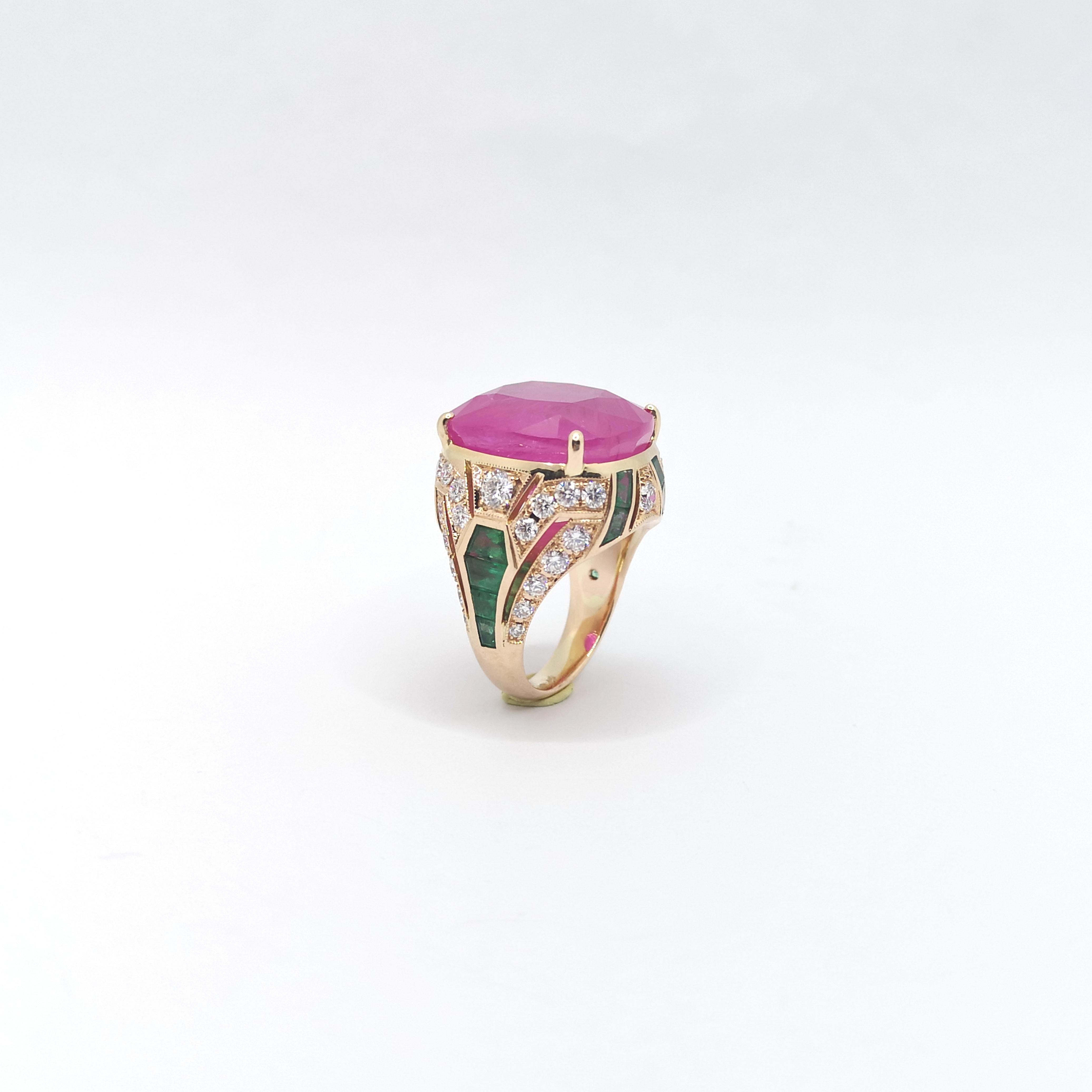 Bague en or rose 18 carats certifiée GIA et ornée de saphirs roses, d'émeraudes et de diamants en vente 7