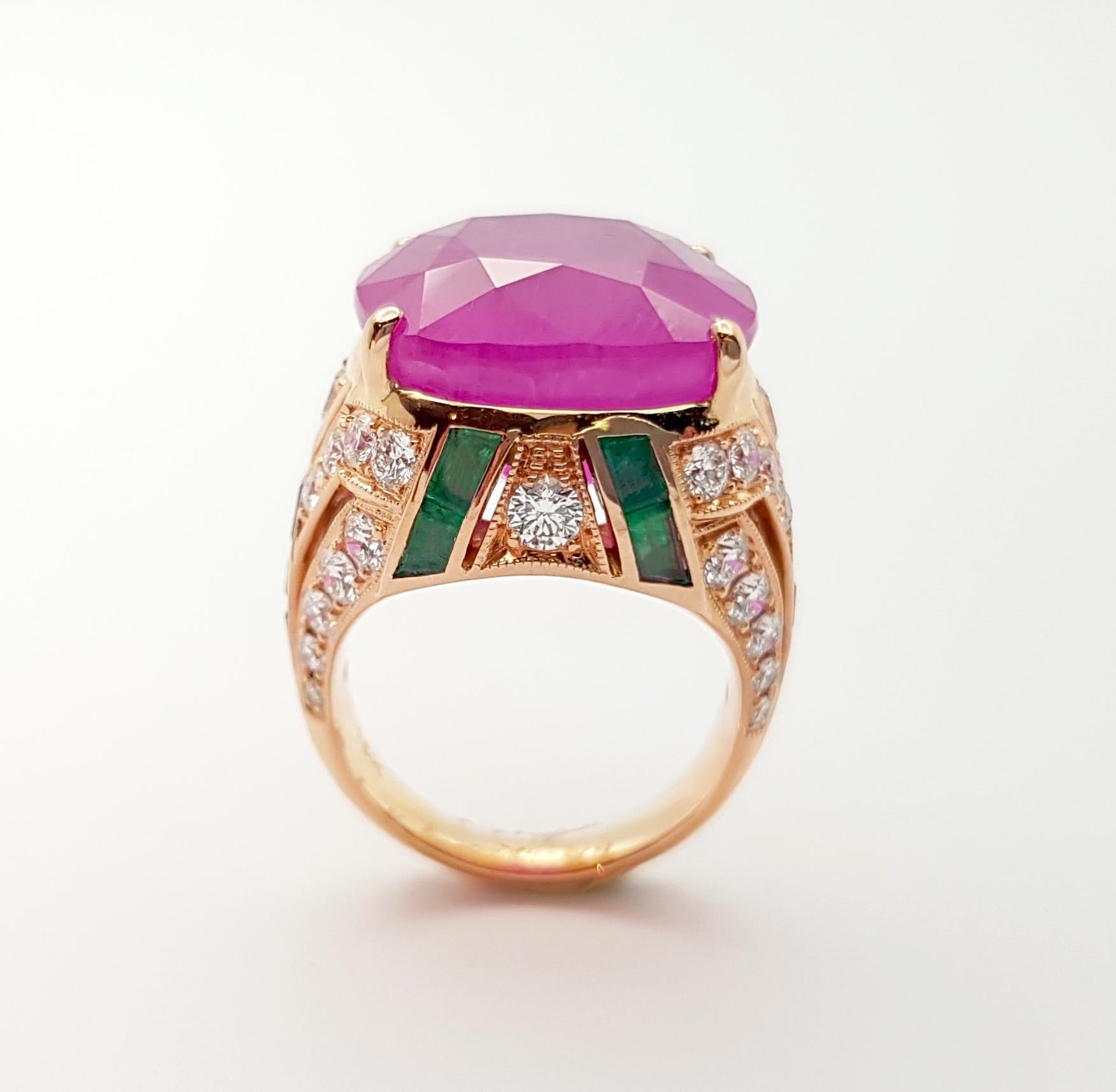 Bague en or rose 18 carats certifiée GIA et ornée de saphirs roses, d'émeraudes et de diamants en vente 2