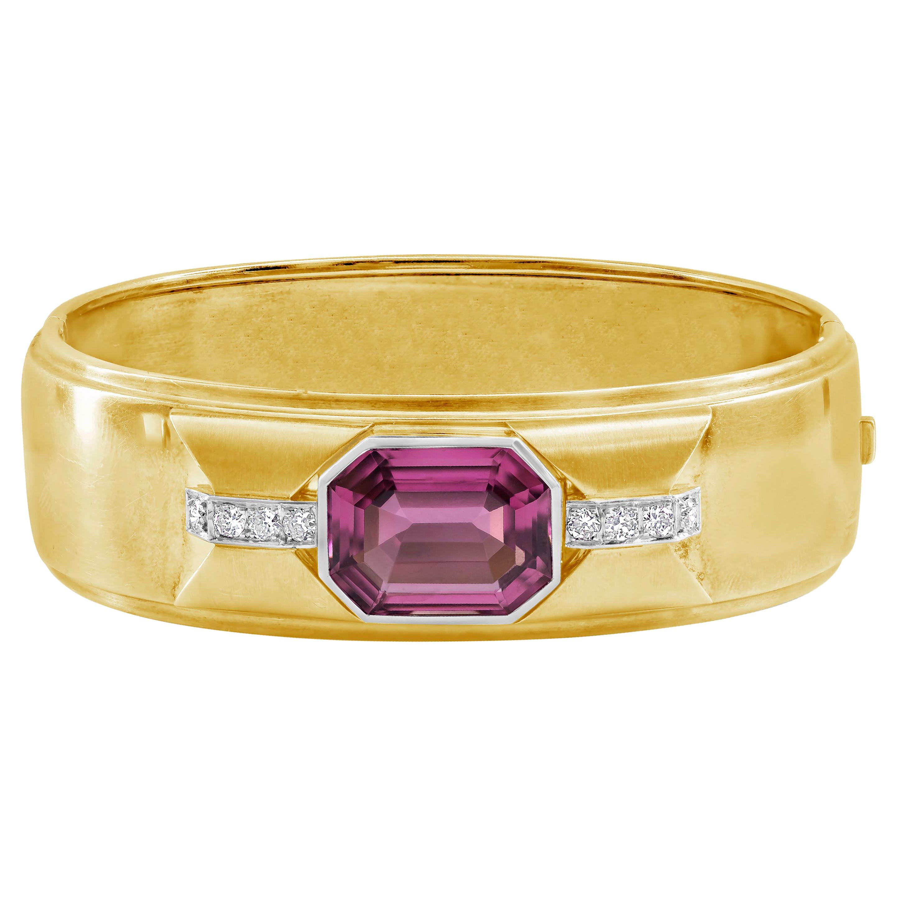 GIA Certified 10.50 Carats Octagon Pink Tourmaline Yellow Gold Bangle Bracelet For Sale