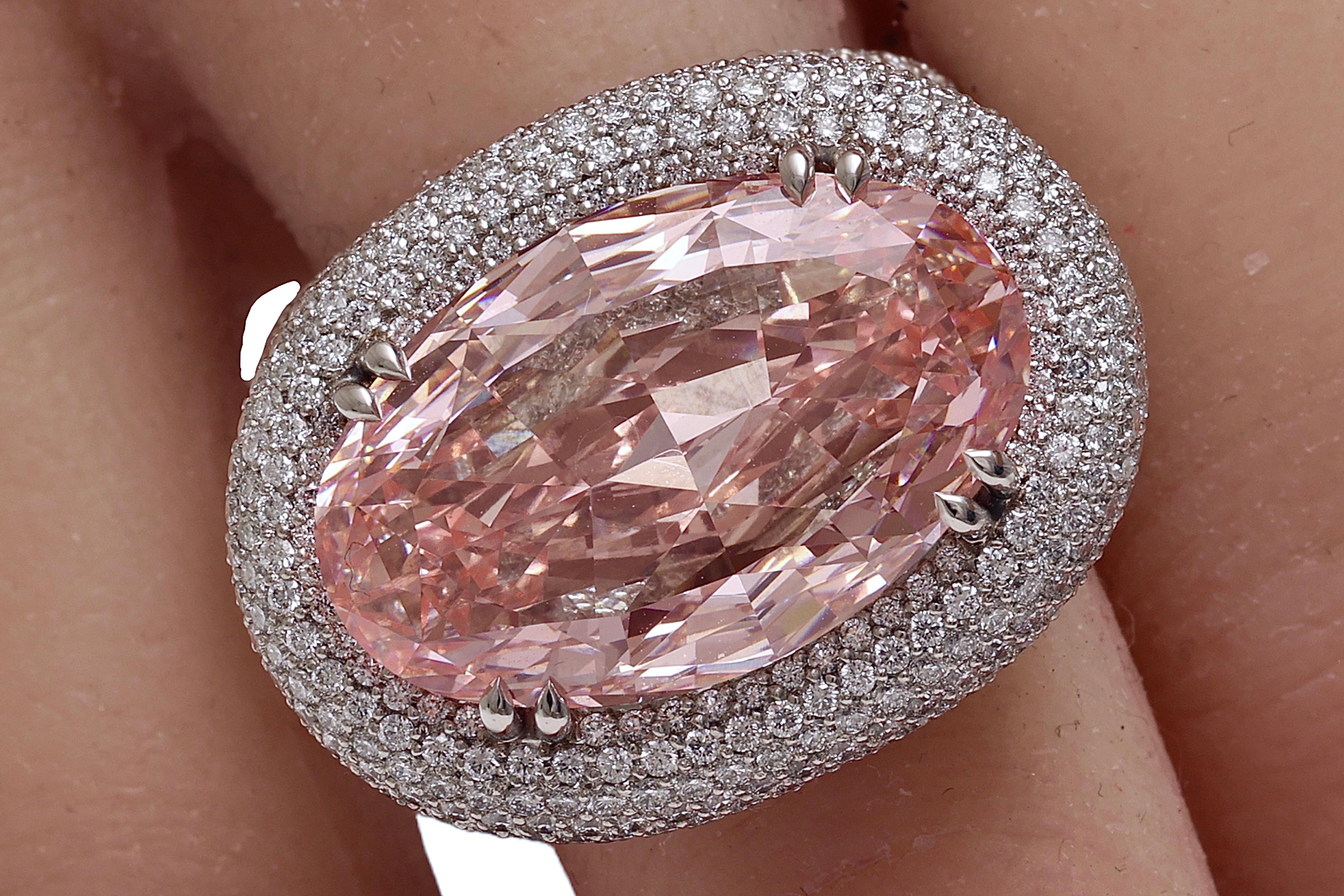 GIA Certified Platinum 15 Carat Fancy Intense Enhanced Pink Diamond Ring  In New Condition For Sale In Antwerp, BE