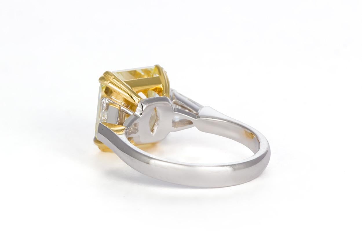 GIA-zertifizierter Platin und 18 Karat Gold Fancy Radiant Diamantring 5,76 Karat (Radiantschliff)
