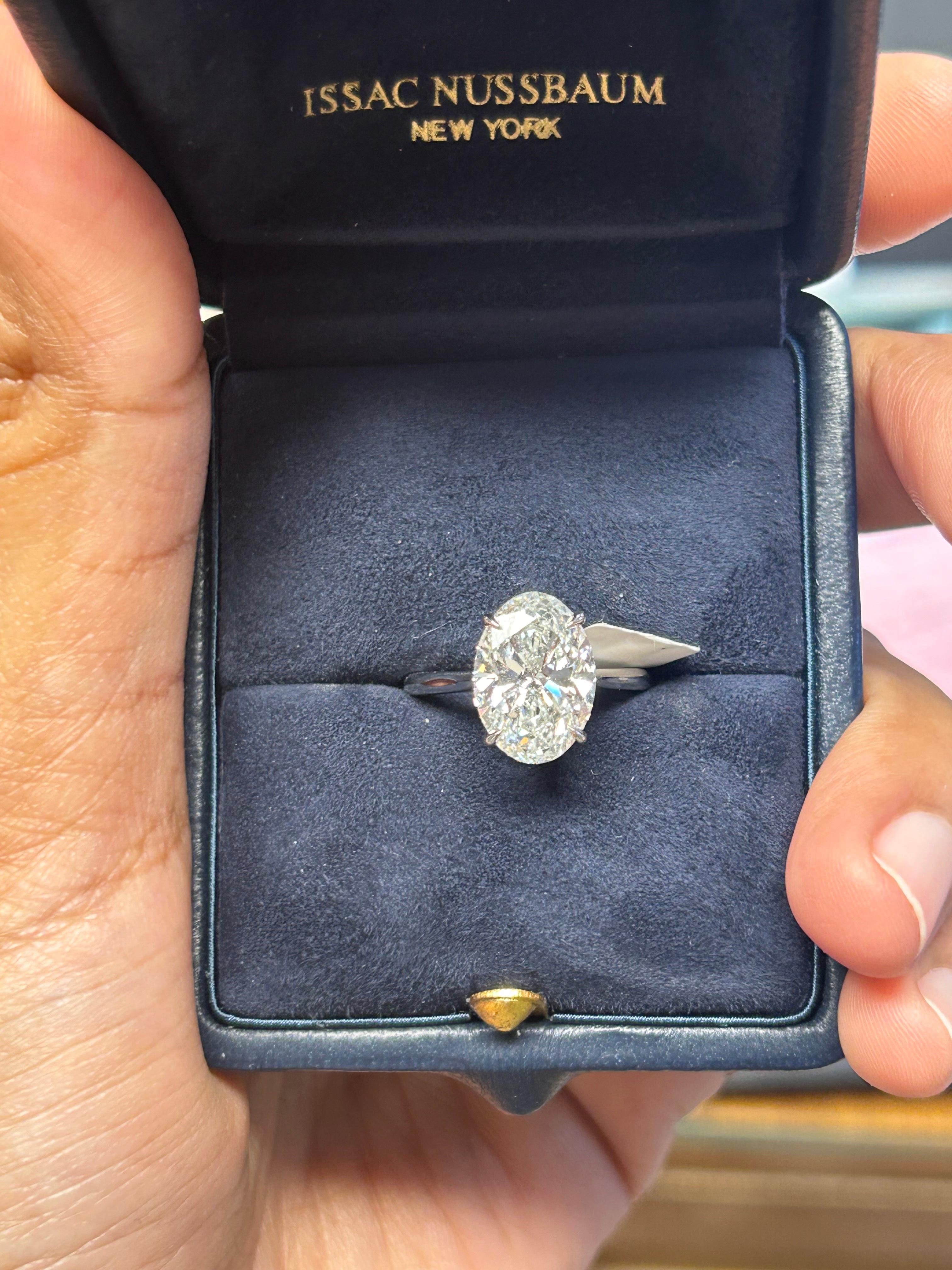 Issac Nussbaum Platinum 4.05 Carat Oval Diamond Engagement Ring. In New Condition For Sale In New York, NY