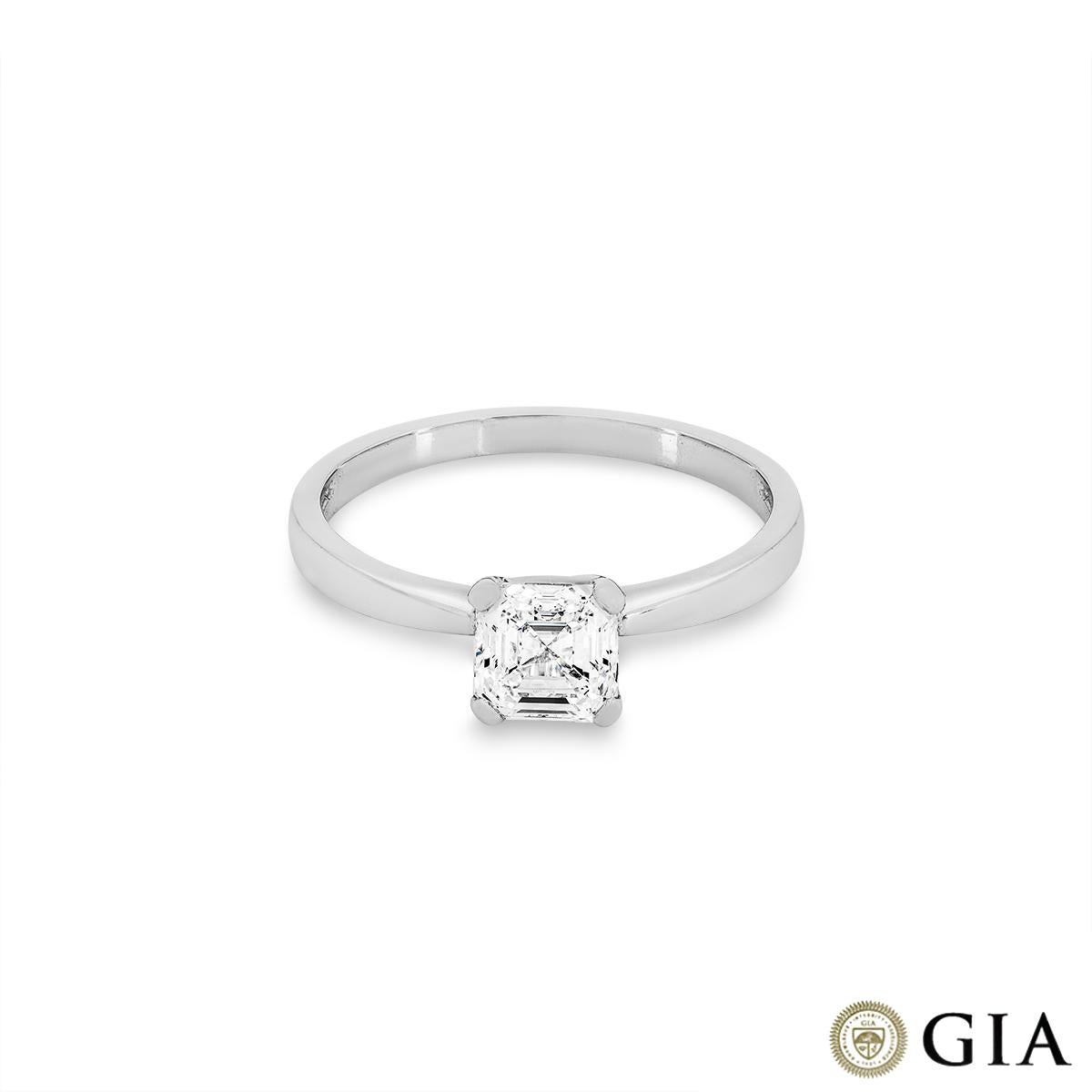 GIA Certified Platinum Asscher Cut Diamond Ring 0.97ct F/VVS2 In Excellent Condition For Sale In London, GB