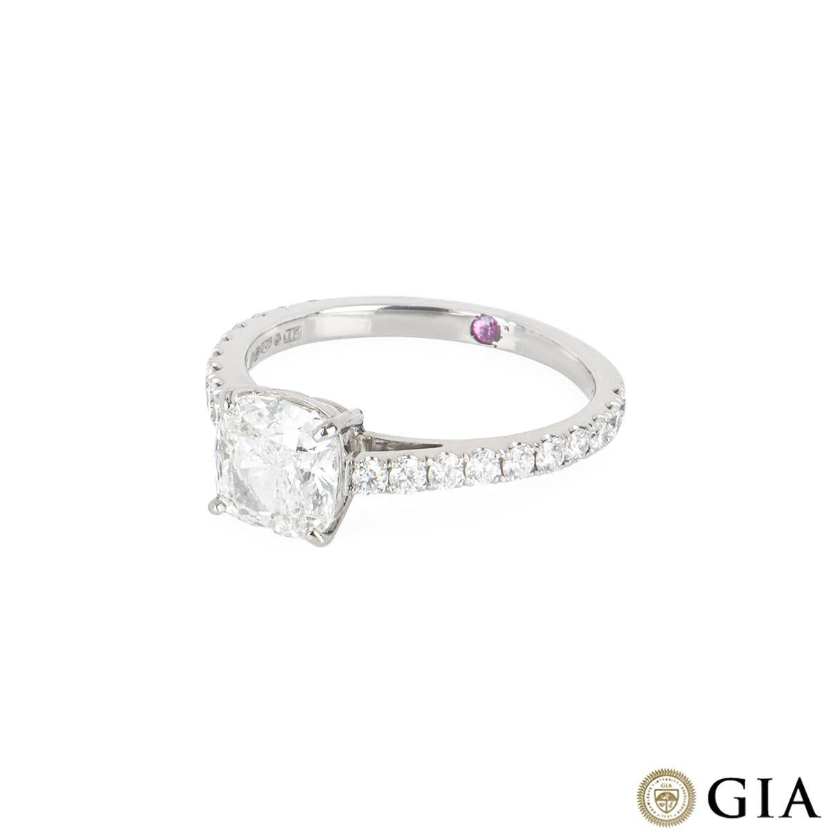 GIA Certified Platinum Cushion Cut Diamond Ring 1.55ct G/VVS1 In Excellent Condition For Sale In London, GB