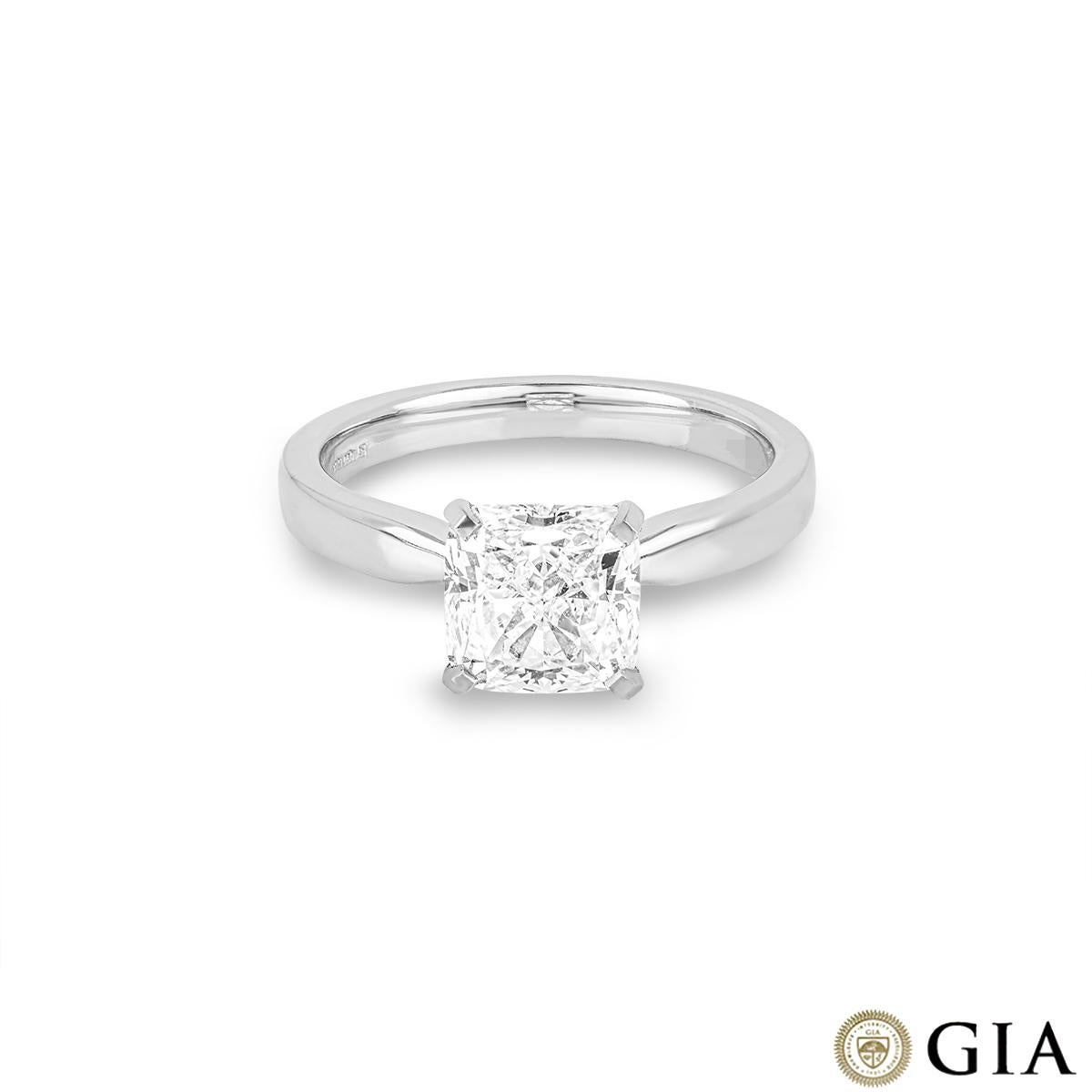 GIA Certified Platinum Cushion Cut Diamond Ring 2.07ct H/VVS2 In New Condition For Sale In London, GB