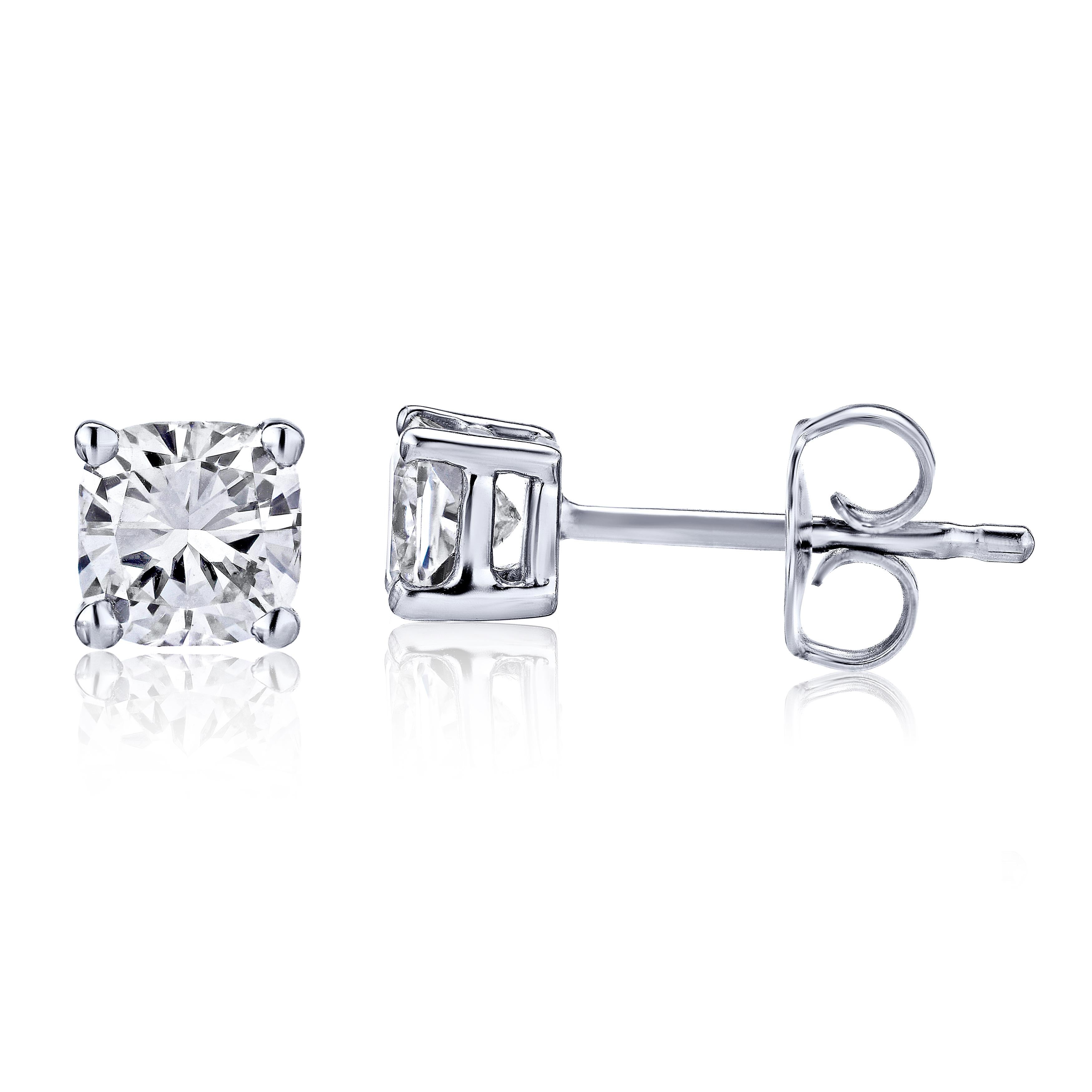 3/4 CT diamonds set in low basket 4 prong push back style. GIA certificates for each diamond . 1 diamond E VS2 0.38 . 2 diamond F VS1 0.40. Total for both diamonds 0.78 carats .
Lab tested guarantee all NATURAL mined diamonds.

Available in