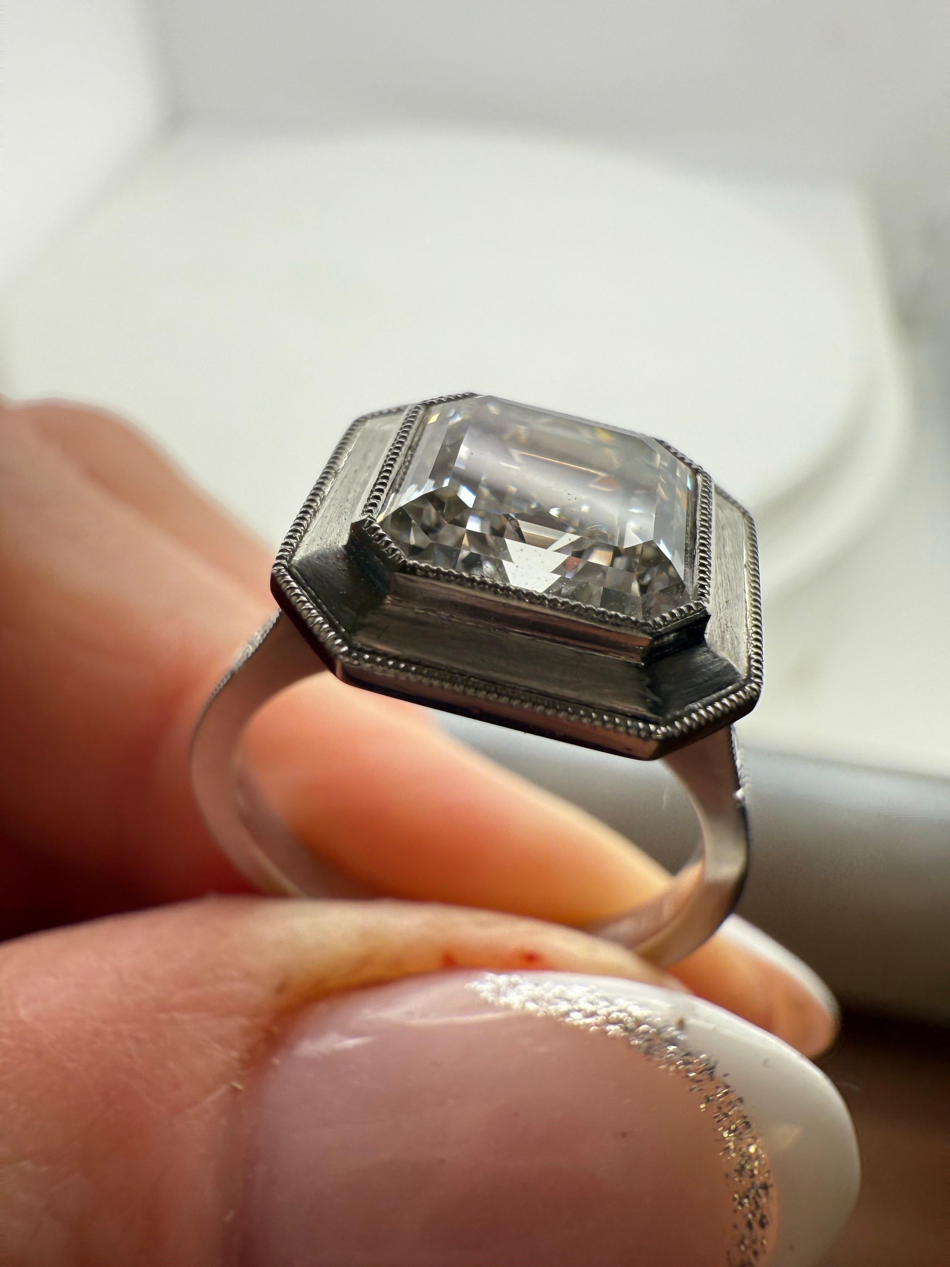 Taille Asscher Bague en platine certifiée GIA avec diamants 4 carats en vente
