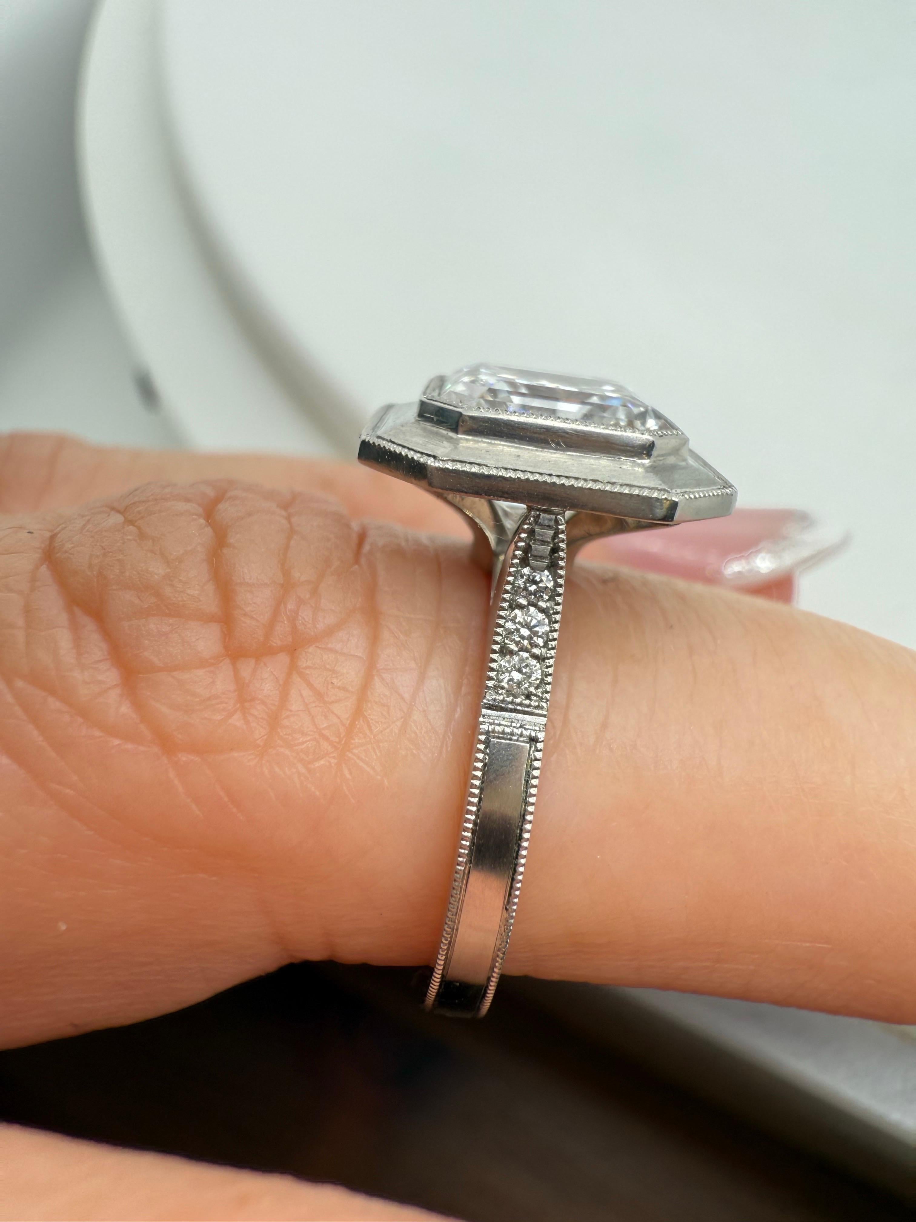 Bague en platine certifiée GIA avec diamants 4 carats en vente 2