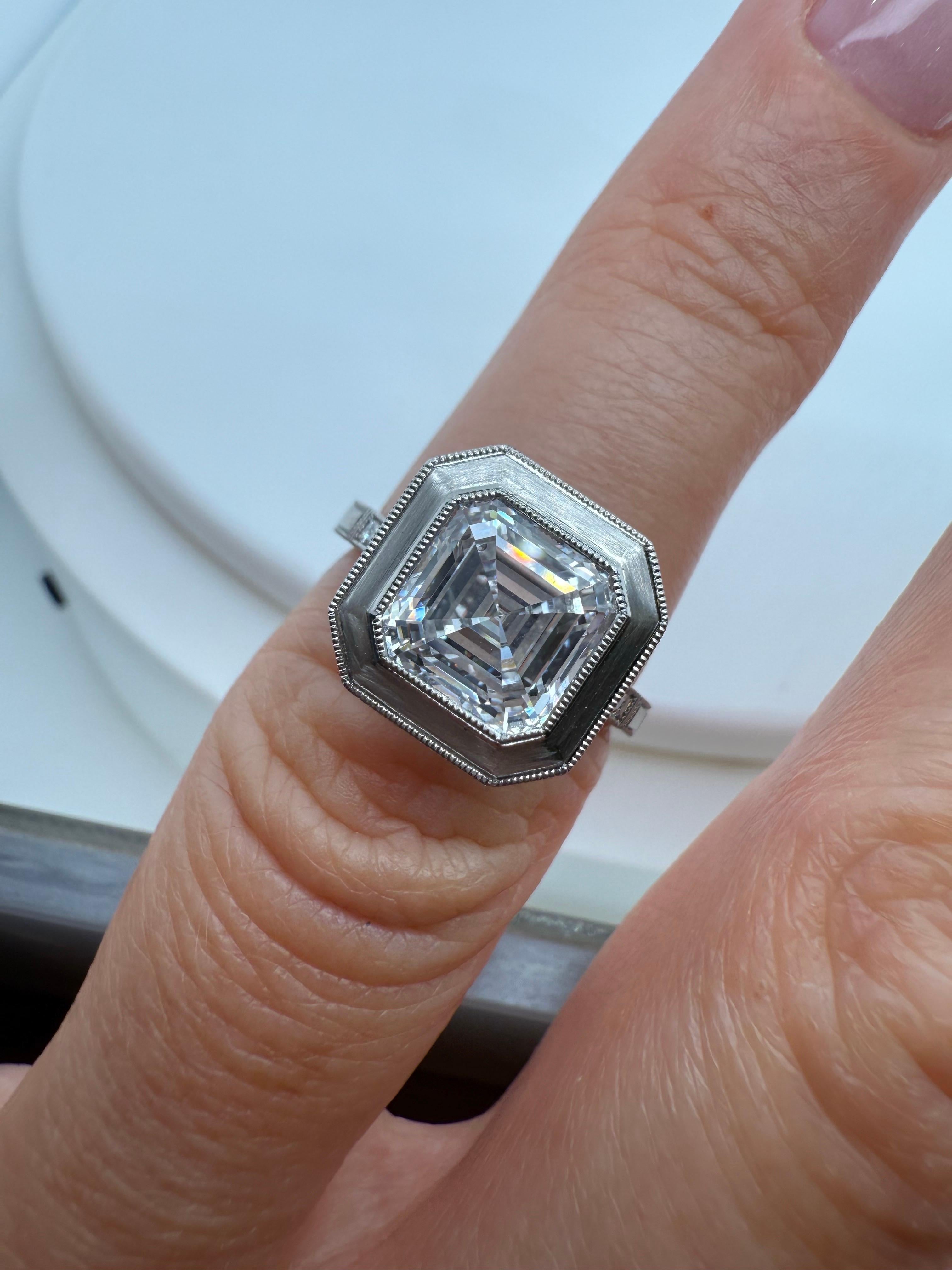 Bague en platine certifiée GIA avec diamants 4 carats en vente 3