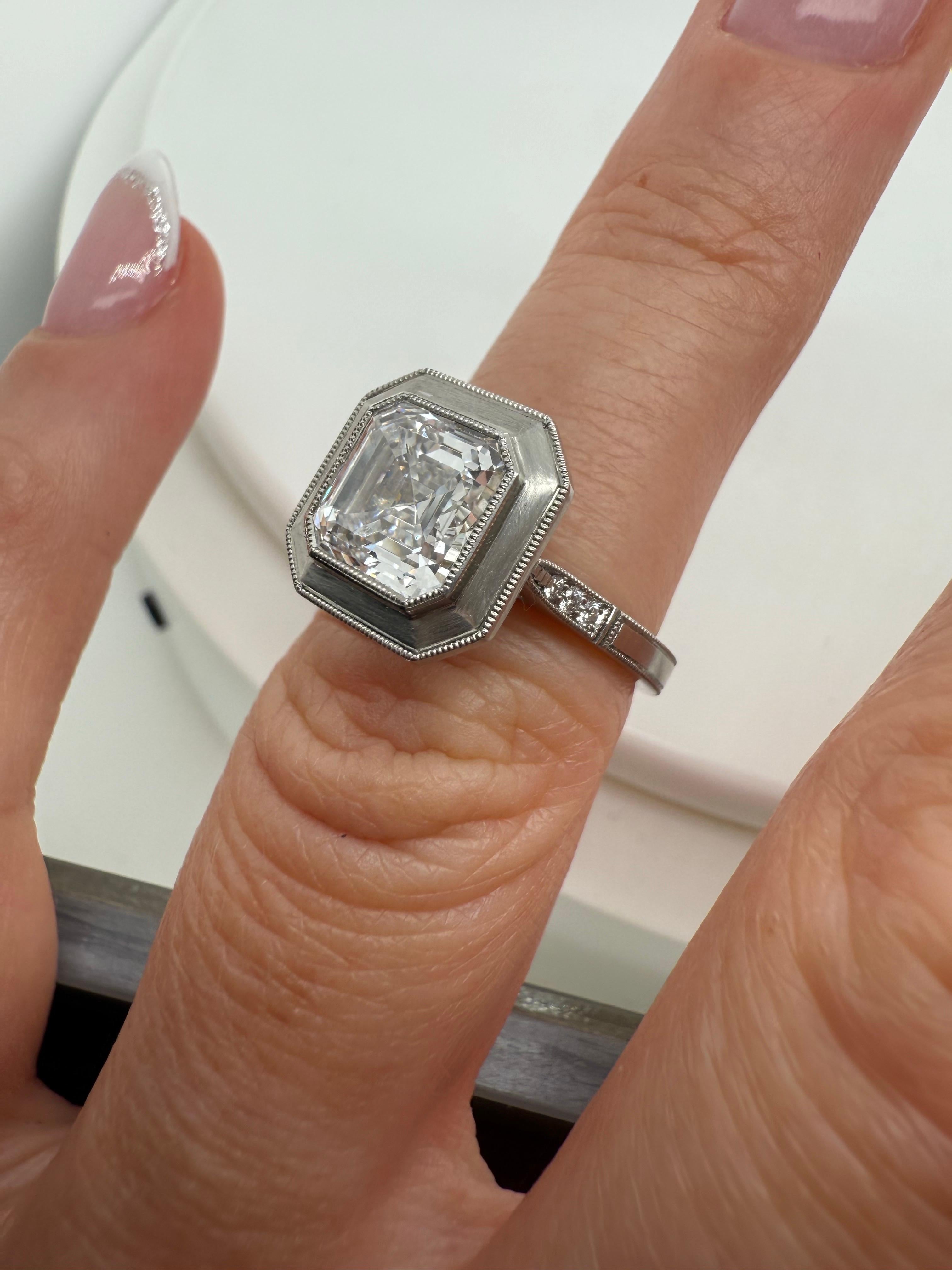 Bague en platine certifiée GIA avec diamants 4 carats en vente 4