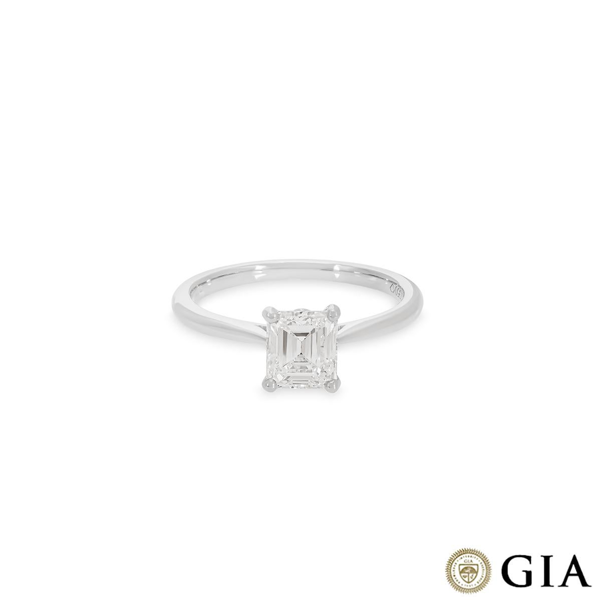 Taille émeraude Bague de fiançailles en platine certifiée GIA avec diamant taille émeraude 1,03 carat E/VVS2 en vente