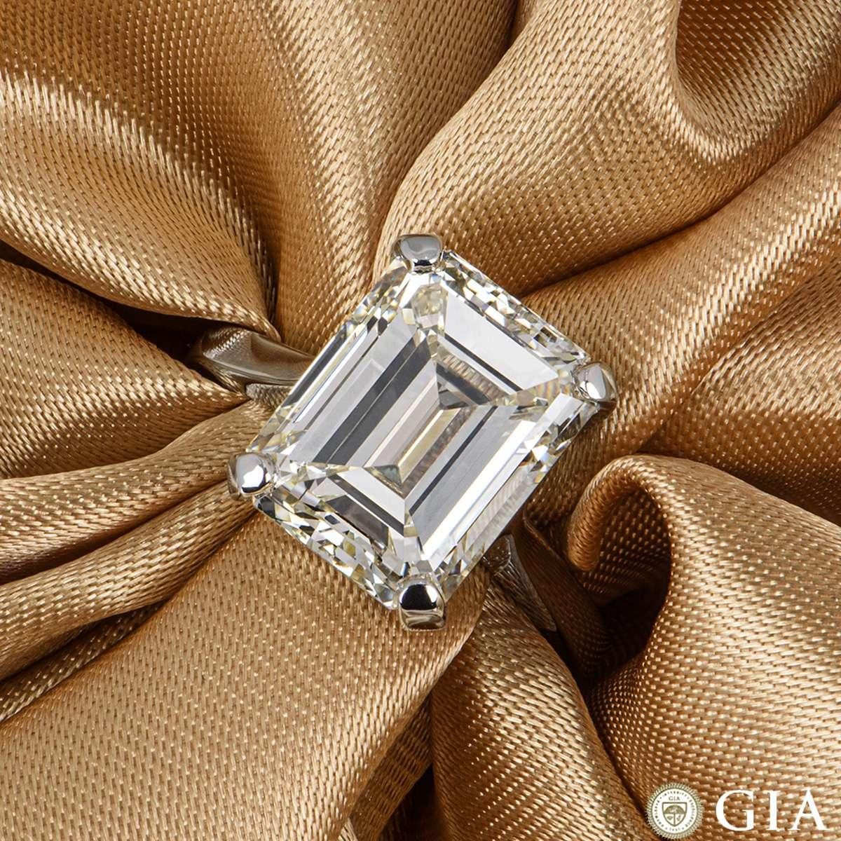 GIA Certified Platinum Emerald Cut Diamond Engagement Ring 8.02 Carat In New Condition In London, GB