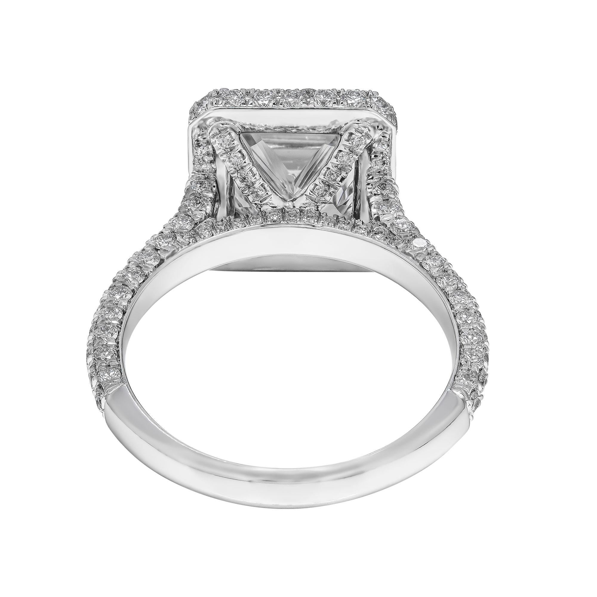 GIA Certified Platinum Ring with 3.01 Carat Radiant Cut Diamond In New Condition For Sale In New York, NY