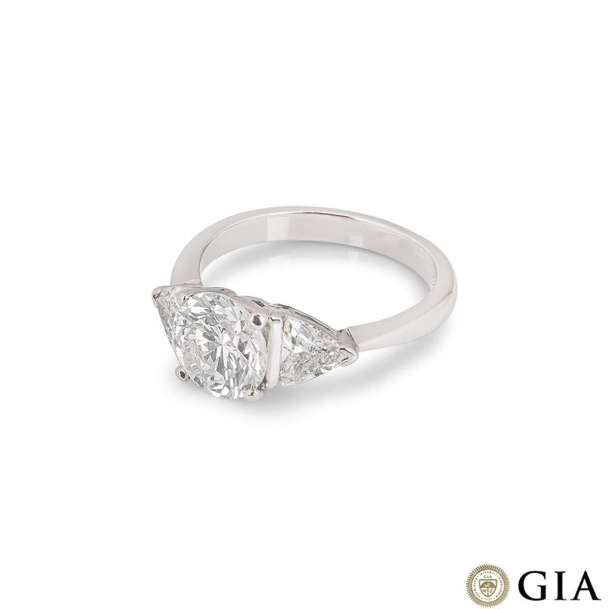 GIA Certified Platinum Round Brilliant Cut Diamond Engagement Ring 2.08 Carat In Excellent Condition In London, GB