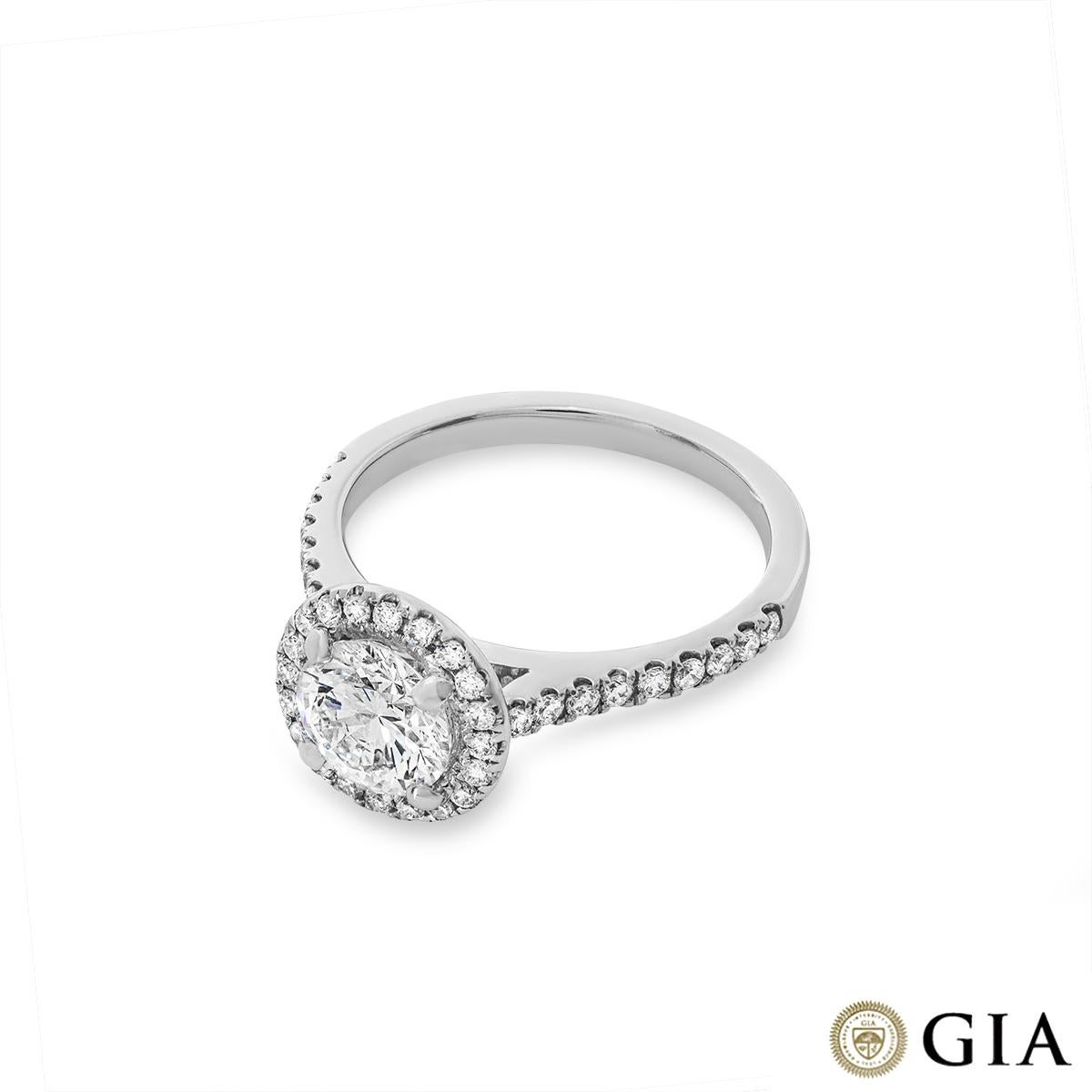 GIA Certified Platinum Round Brilliant Cut Diamond Ring 0.91ct E/VS2 In Excellent Condition In London, GB