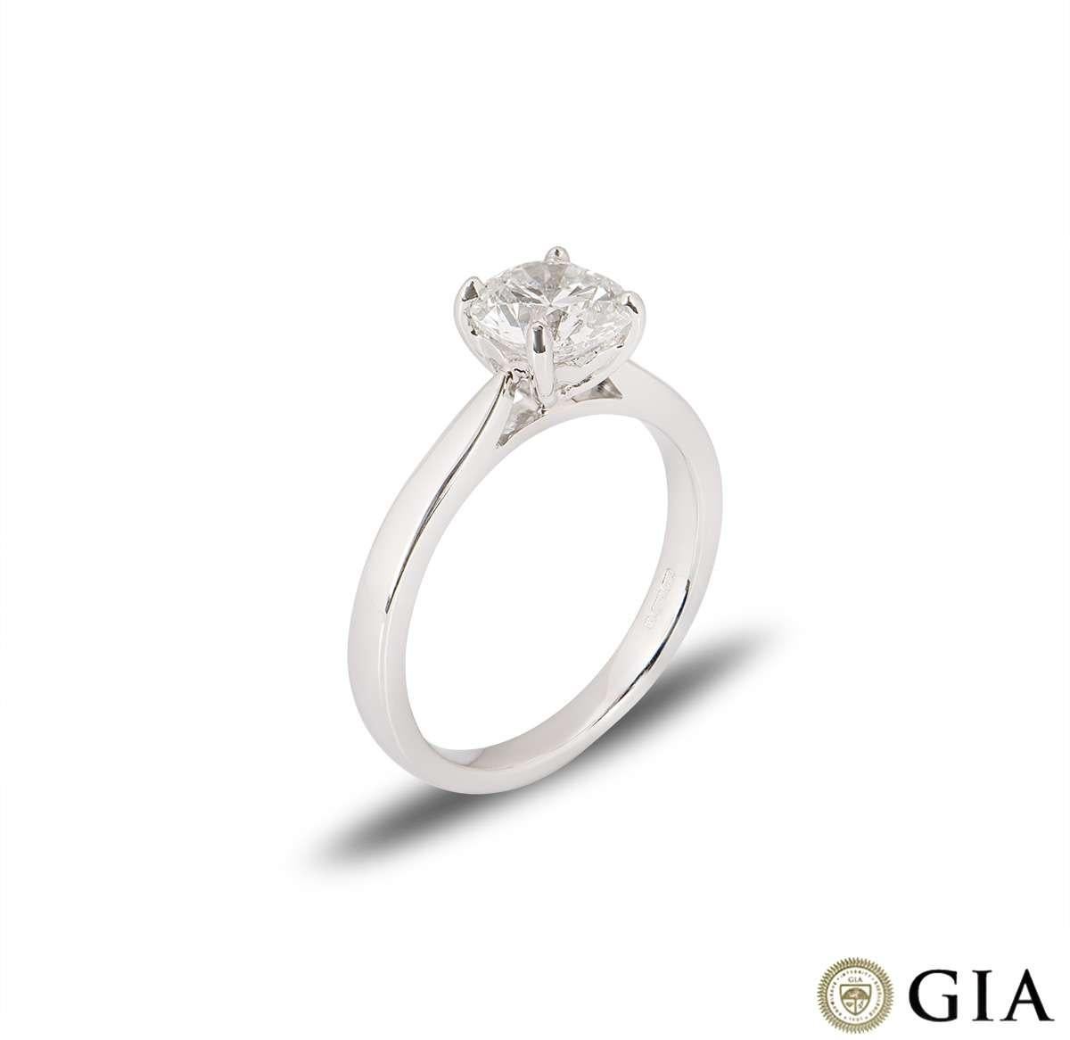 Bague en platine certifiée GIA avec diamant rond taillé en brillant 1,30 carat Neuf - En vente à London, GB