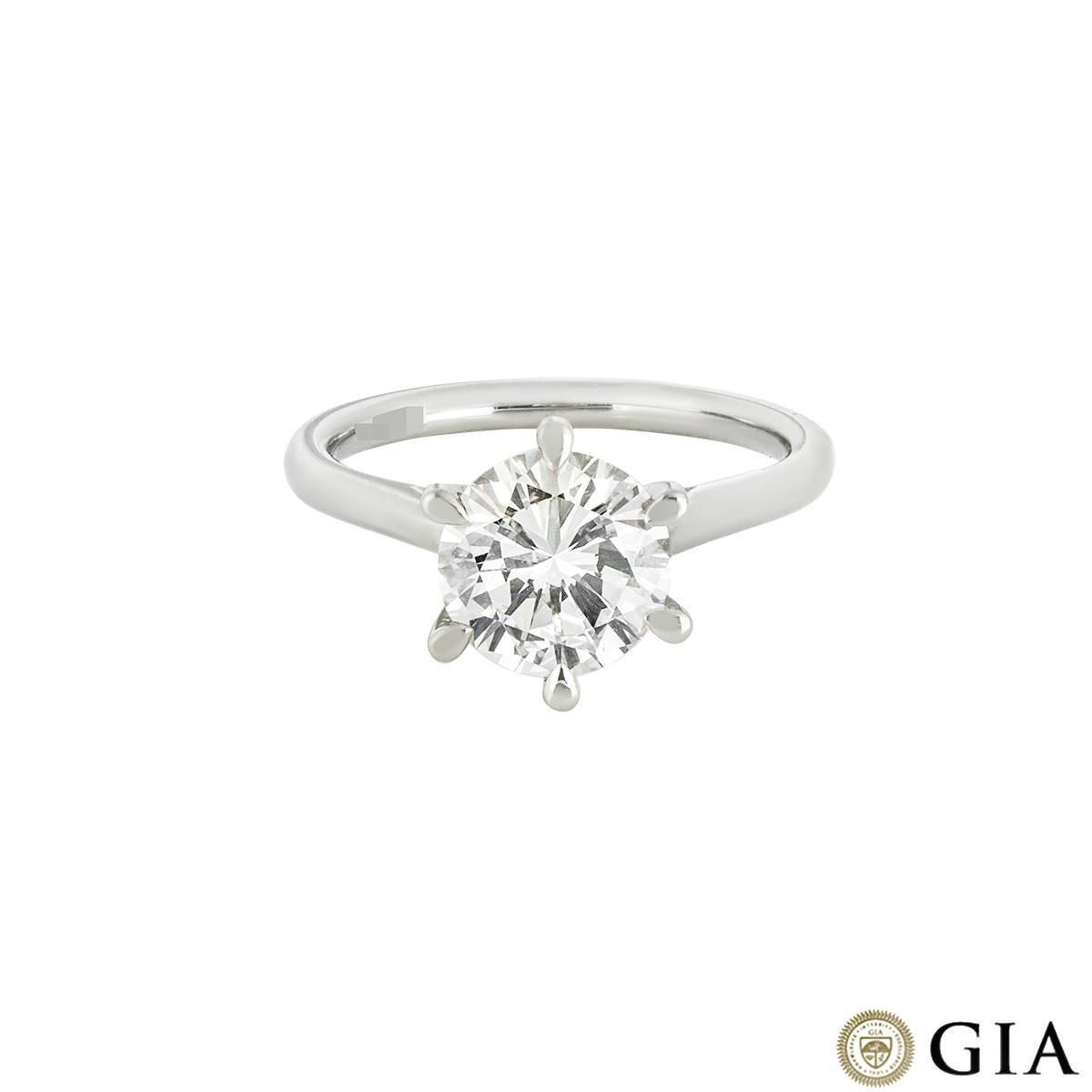 Taille ronde Diamant de fiançailles en platine taille brillant rond de 2,06 carats certifié par le GIA I/VS1 en vente