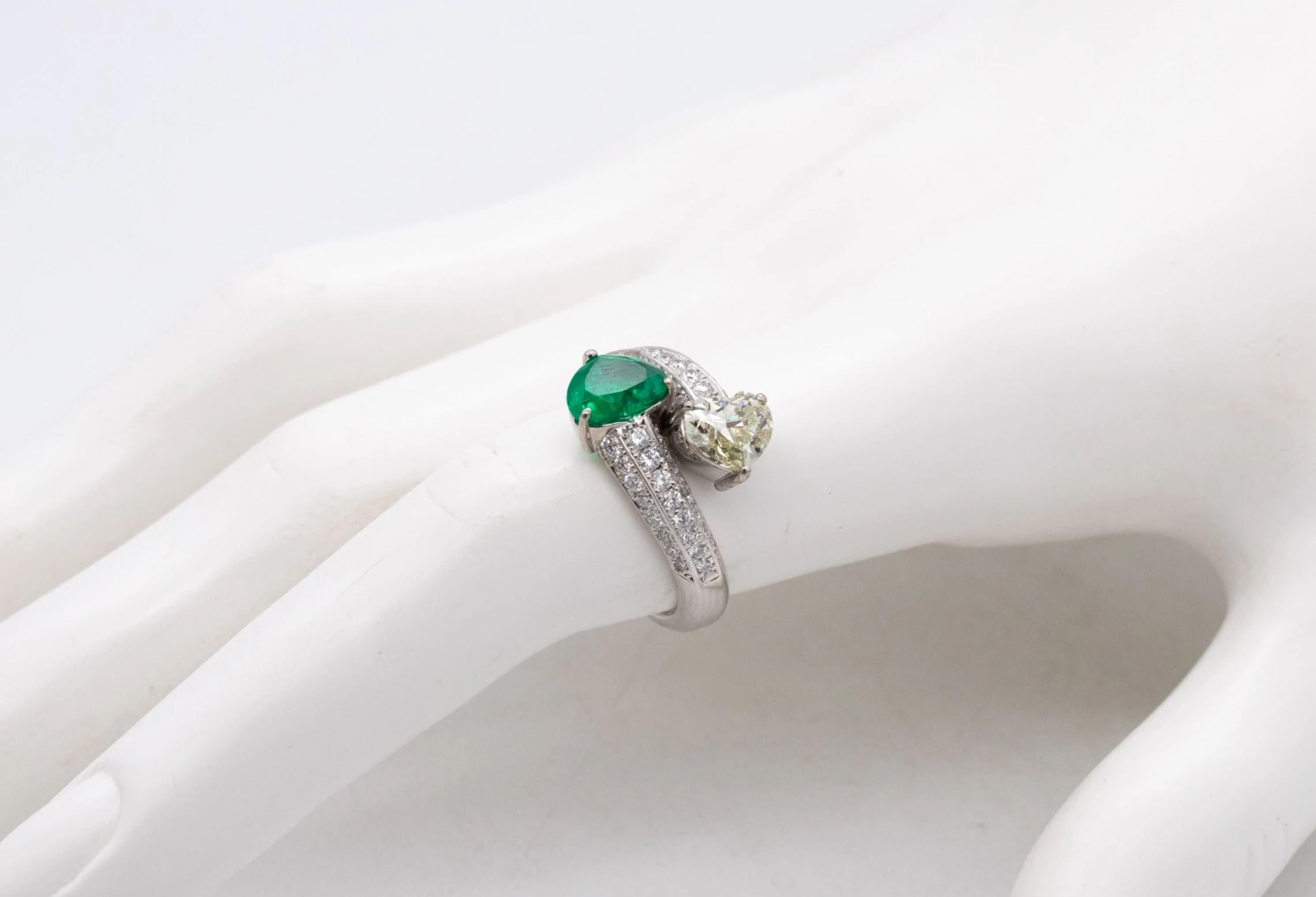 Gia Certified Platinum Toi Et Moi Ring with 2.81 Ctw Colombian Emerald & Diamond For Sale 2