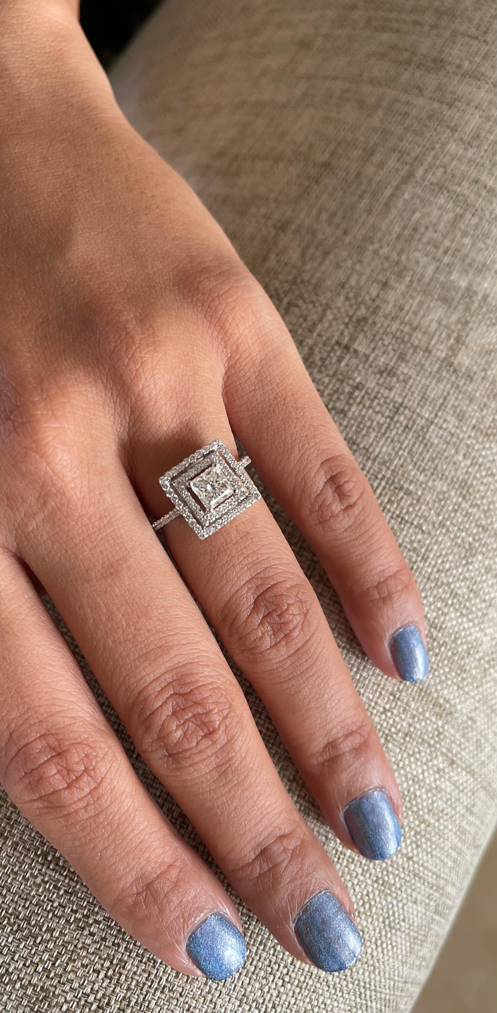 GIA Certified Princess Cut 1.01 Carat F VVS2 Diamond Ring in 18K White Gold In New Condition For Sale In Bangkok, Bangrak
