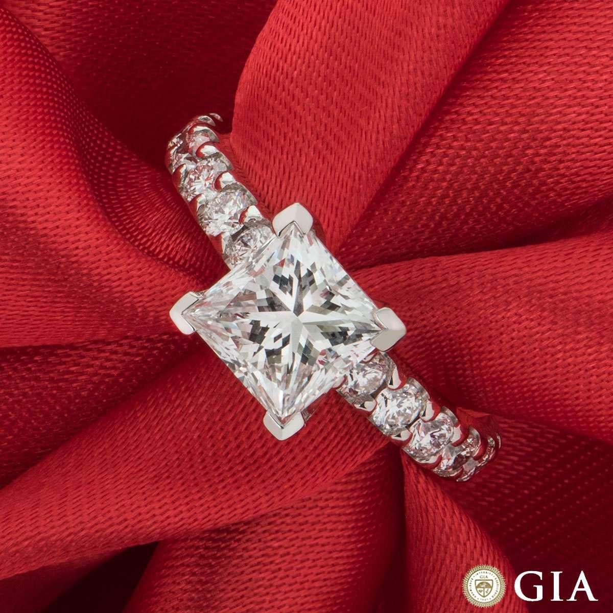 GIA Certified Princess Cut Diamond Engagement Ring 2.01 Carat In New Condition In London, GB